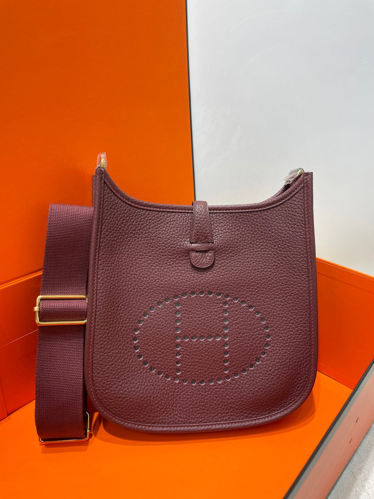 High-end Hermes 2026 Evelyne Bag 23cm Taurillon Clemence Leather