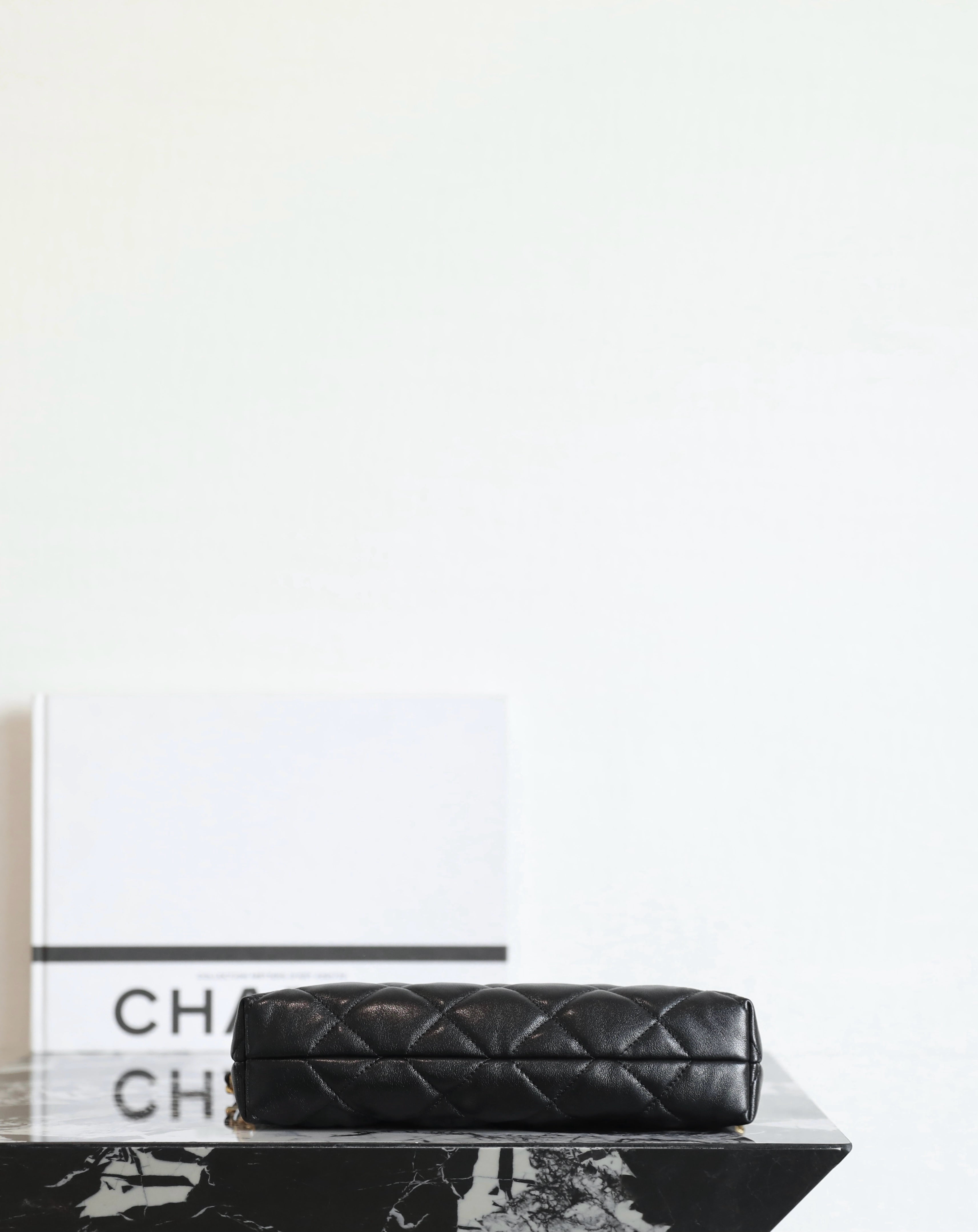 CC 2025 Hobo Dumpling Bag 26cm Black Calfskin 343720