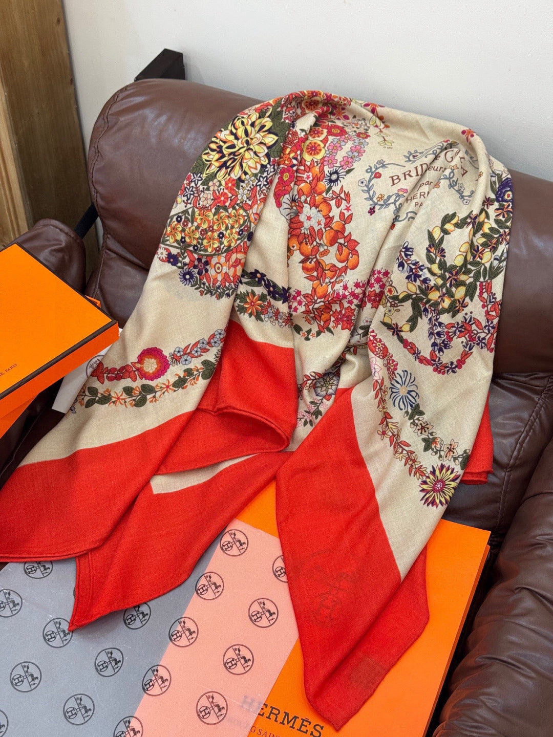 HM 25s Velvet Square Scarf 140cm Light Beige Red Cashmere 976213