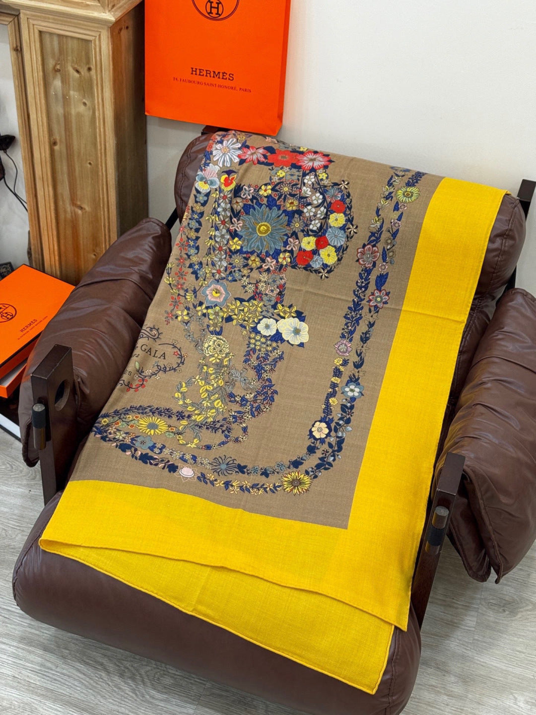 HM 25s Velvet Square Scarf 140cm Yellow Brown Cashmere 976217