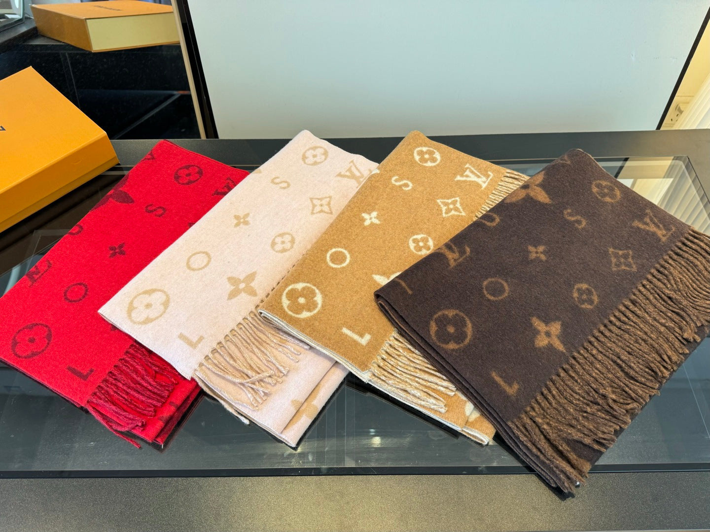 LV 25 Scarf 220CM Light Pink Wool 293518