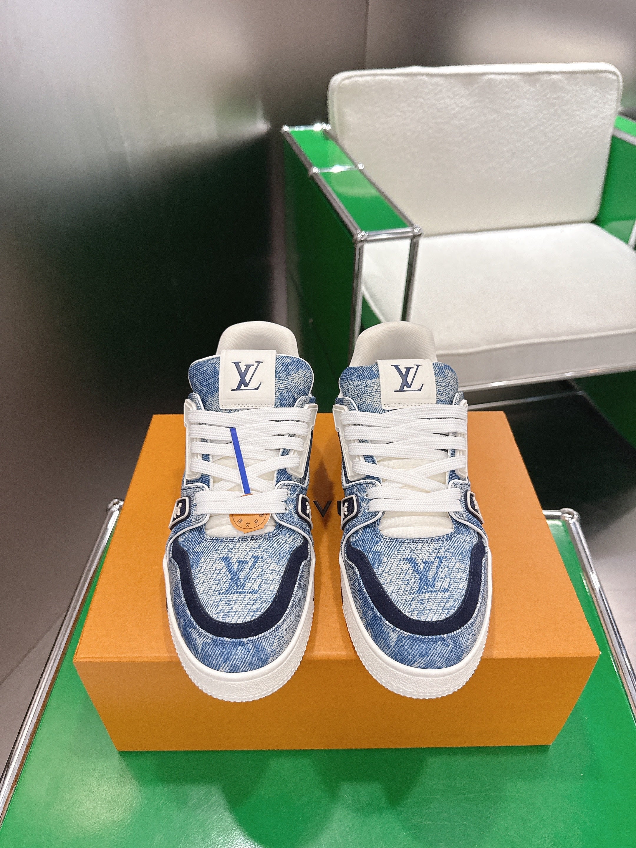 LV 26ss Trainer Sneakers White Blue Denim Cowhide 632146