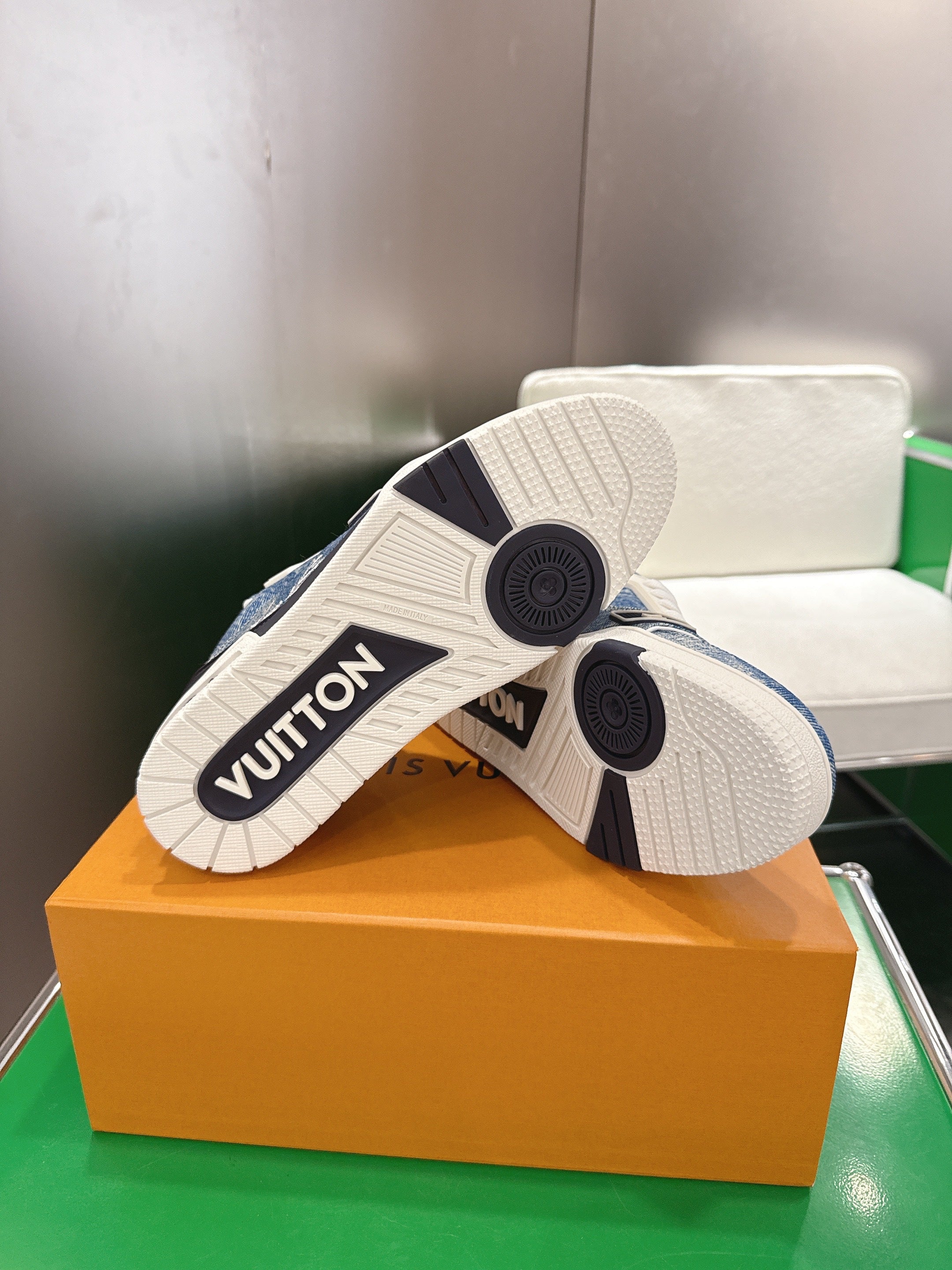 LV 26ss Trainer Sneakers White Blue Denim Cowhide 632146