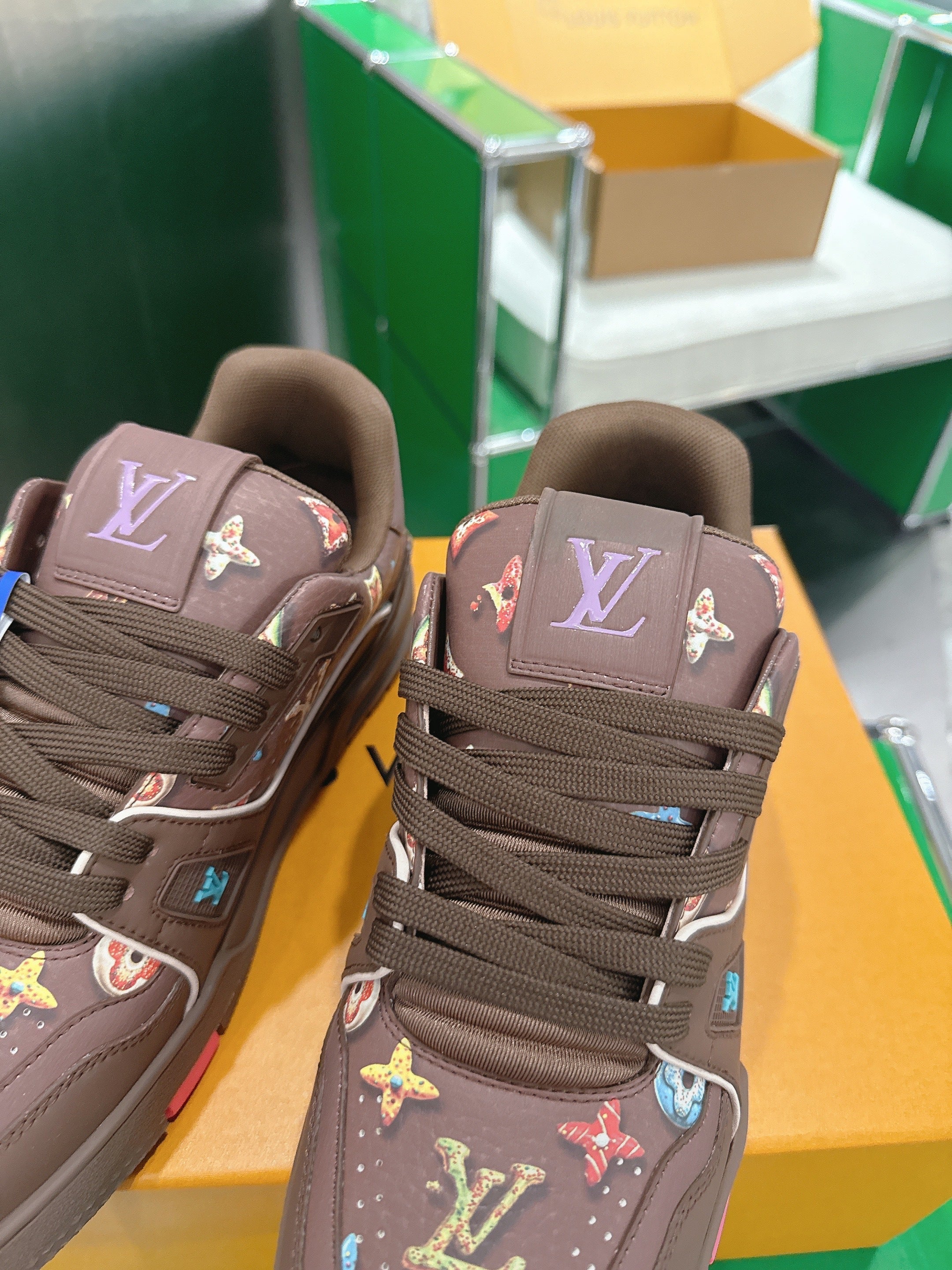LV 26ss Trainer Sneakers Brown Colorful Cowhide 632145