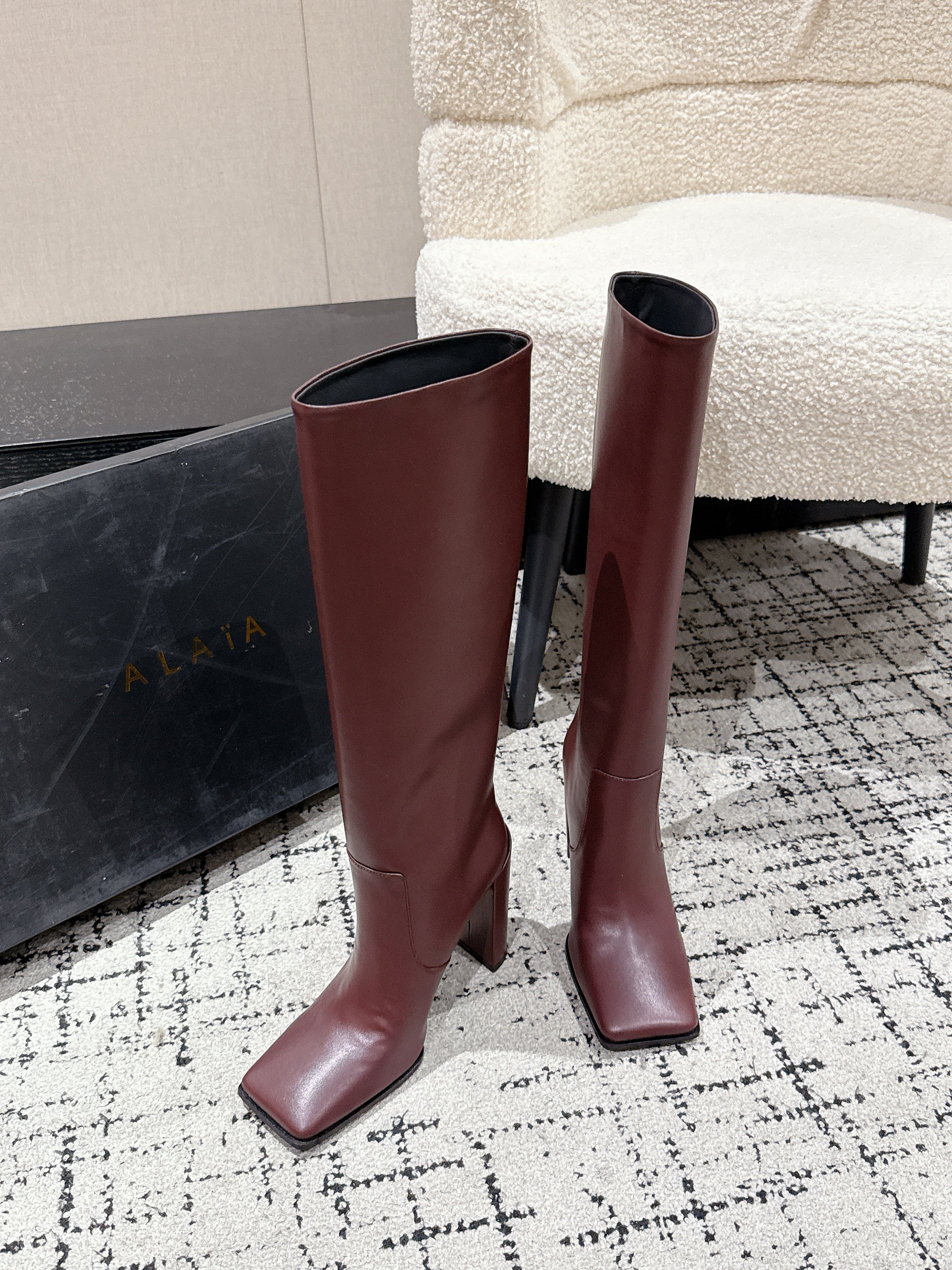 Alaia 2025 Square Toe High Heeled Boot Burgundy Calfskin 558670
