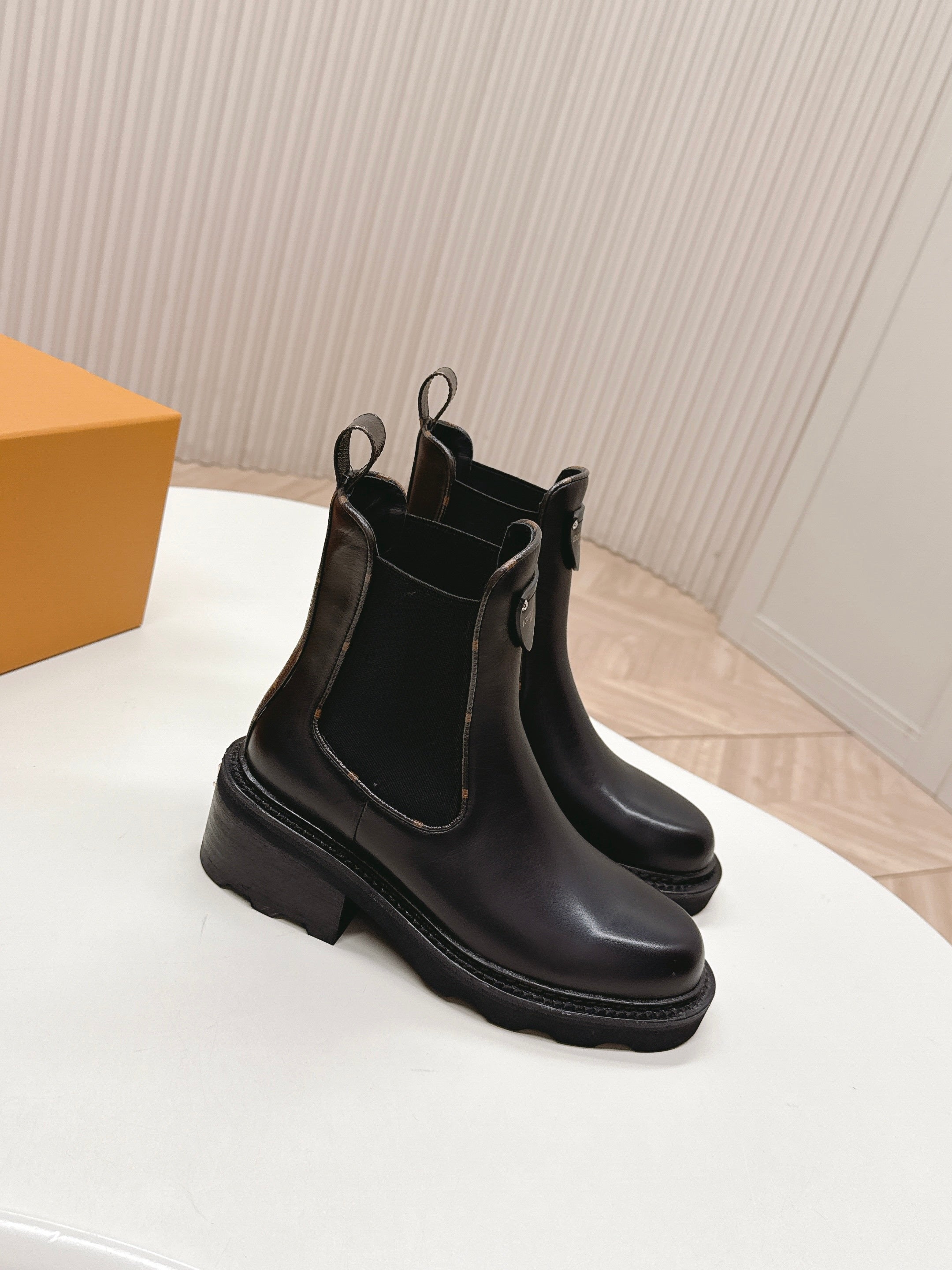 LV 2026  Beaubourg Platform Ankle Boot Black Calfskin 595465