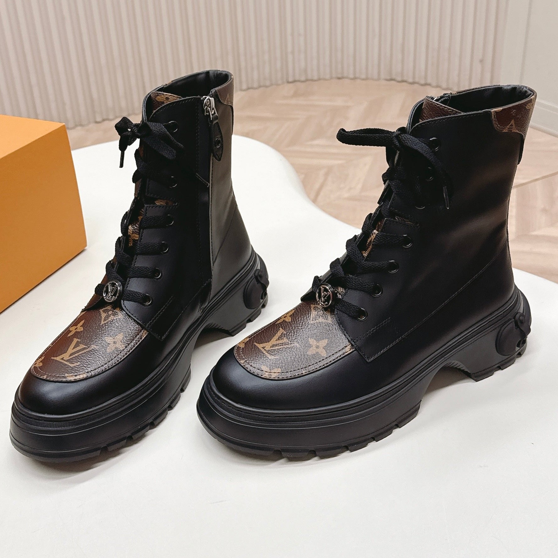 LV 2026 Laureate Platform Desert Boot Black Brown Calfskin 595453