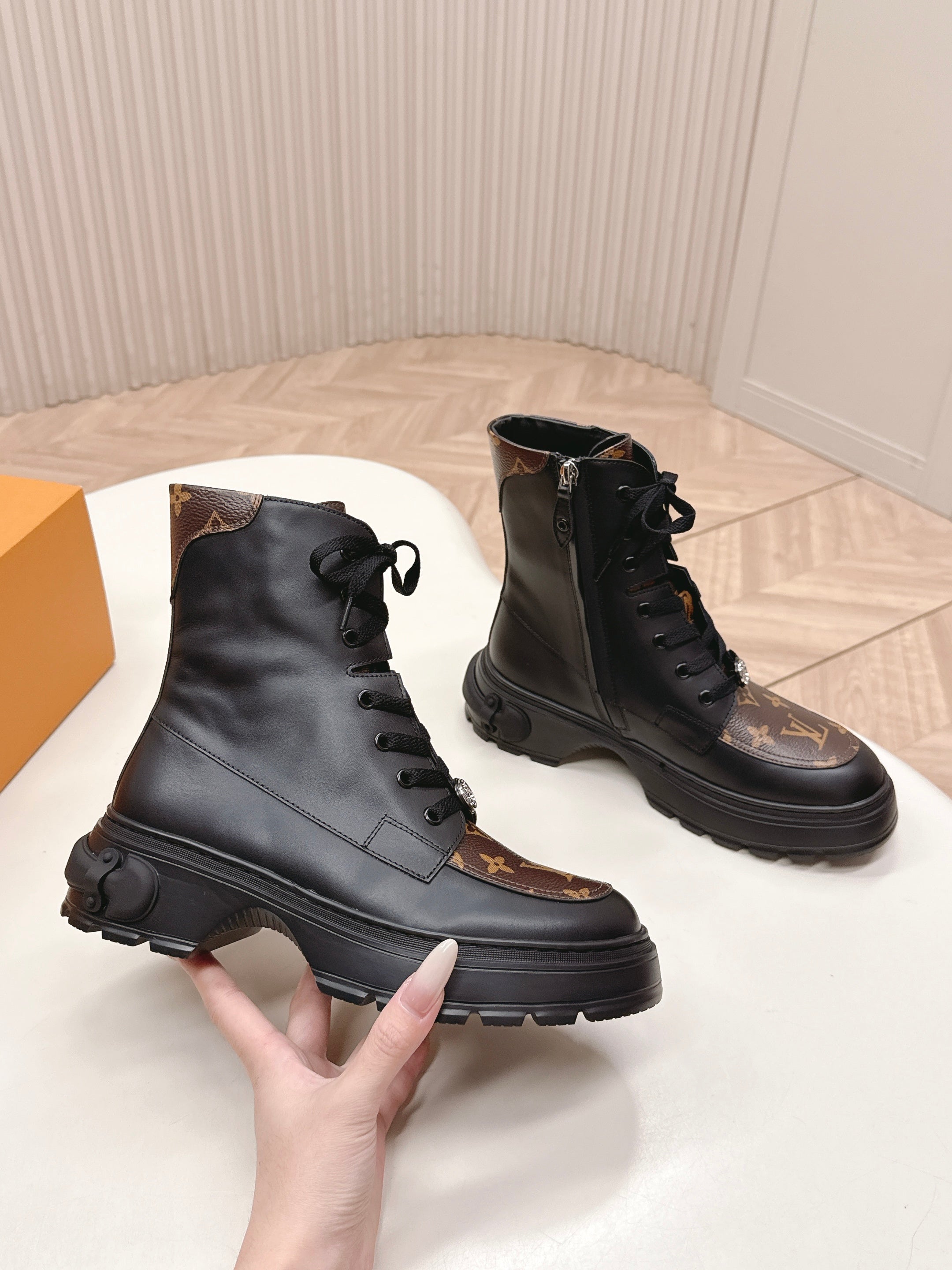 LV 2026 Laureate Platform Desert Boot Black Brown Calfskin 595453