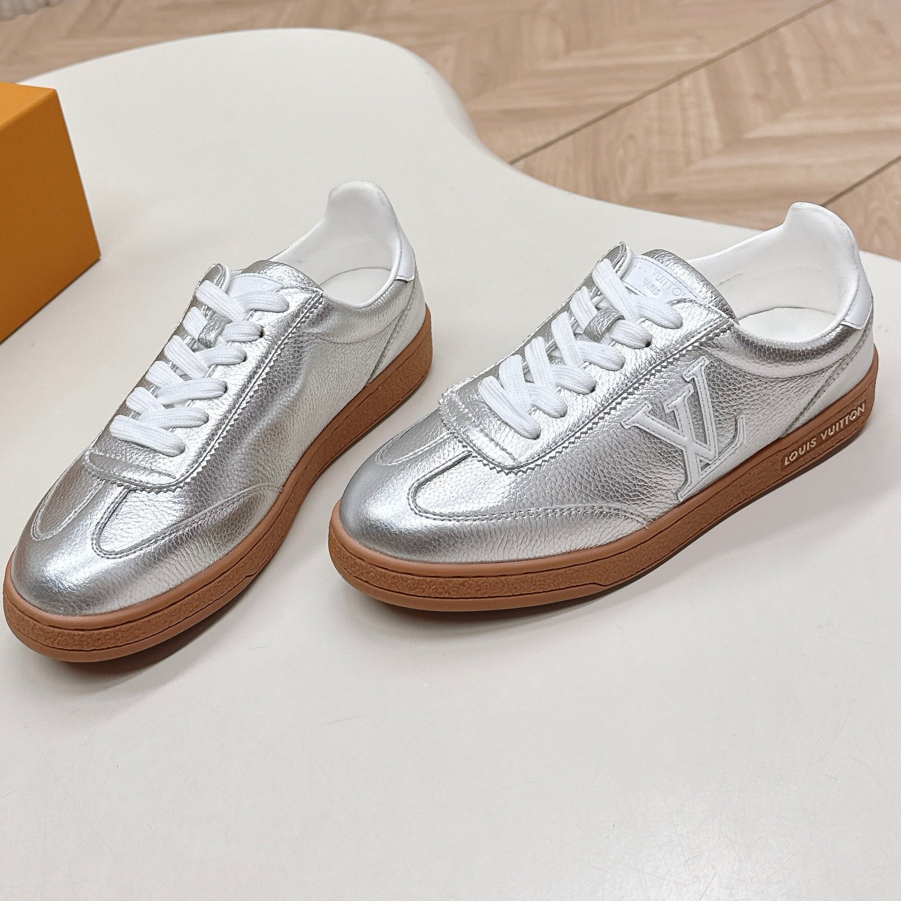 LV 2026 Frontrow Sneaker Silver Cowhide 595446