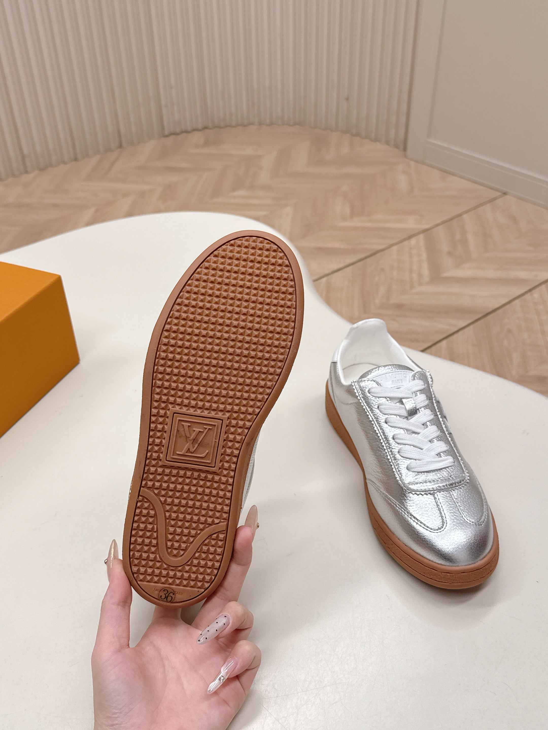 LV 2026 Frontrow Sneaker Silver Cowhide 595446