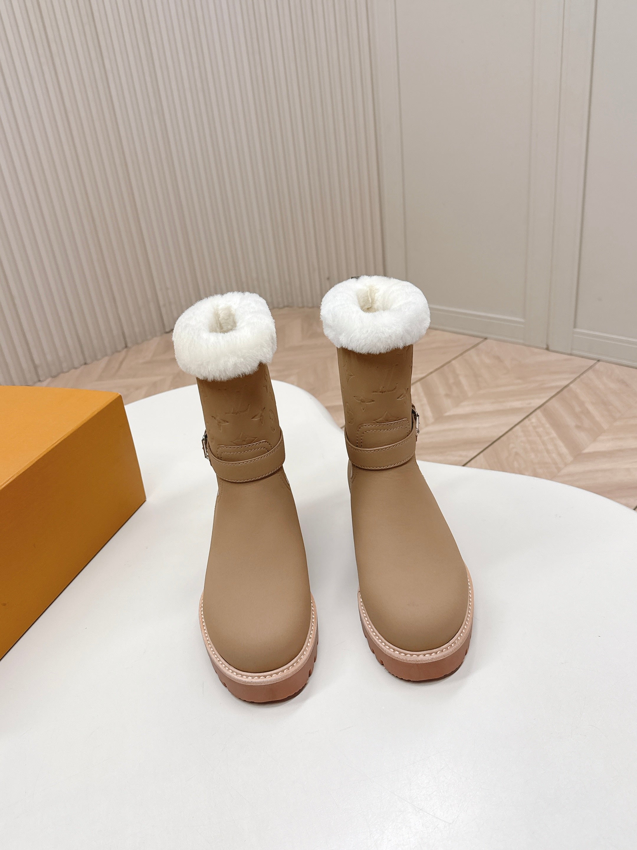 LV 2026 Territory Ankle Boot Beige White Nubuck Calf Leather 595441