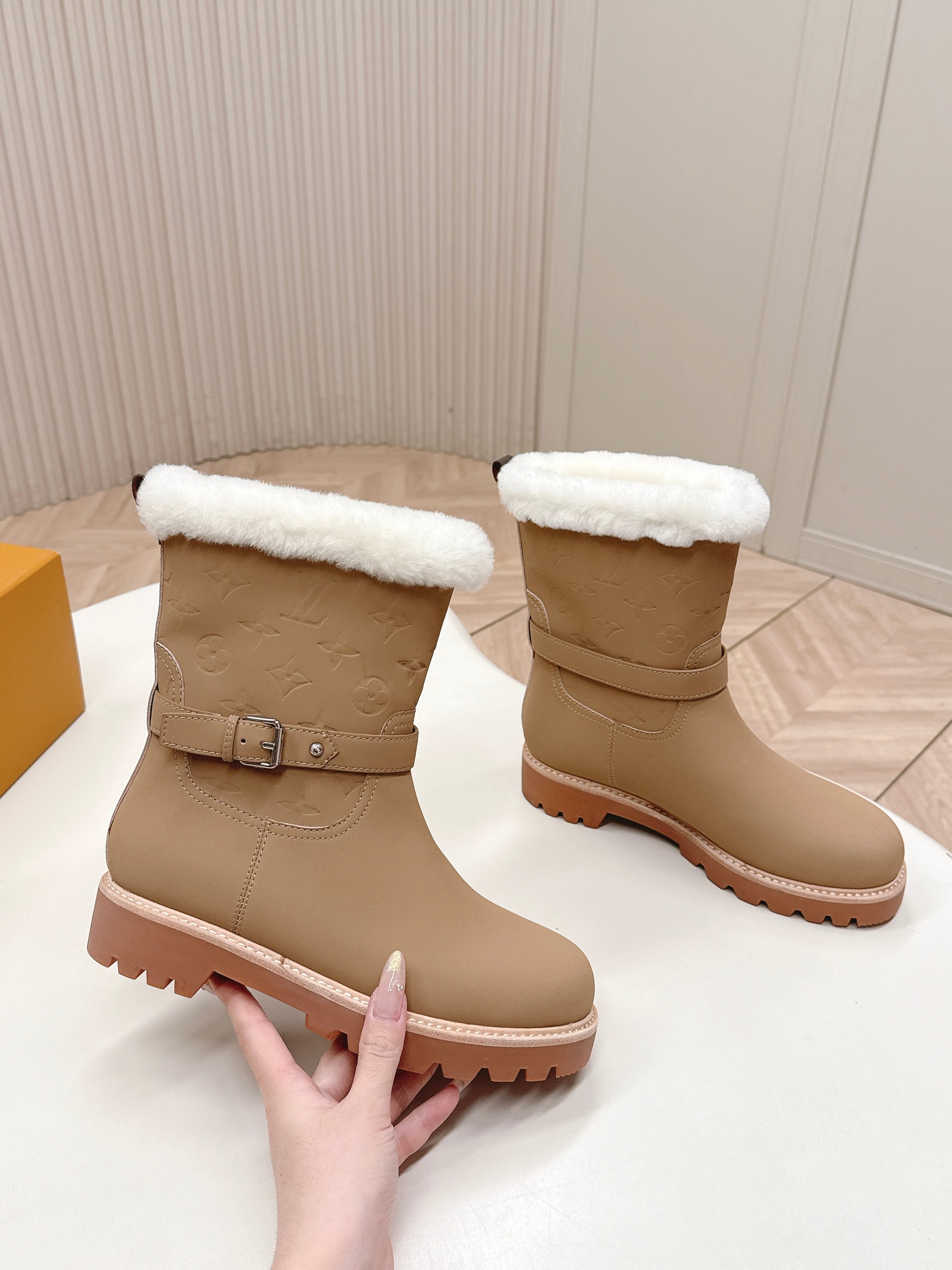 LV 2026 Territory Ankle Boot Beige White Nubuck Calf Leather 595441