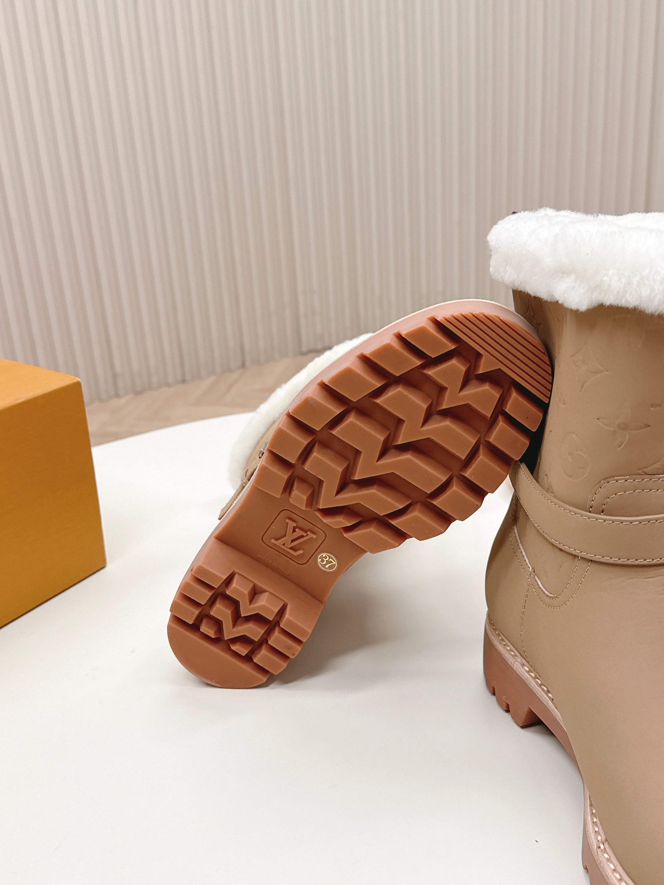 LV 2026 Territory Ankle Boot Beige White Nubuck Calf Leather 595441