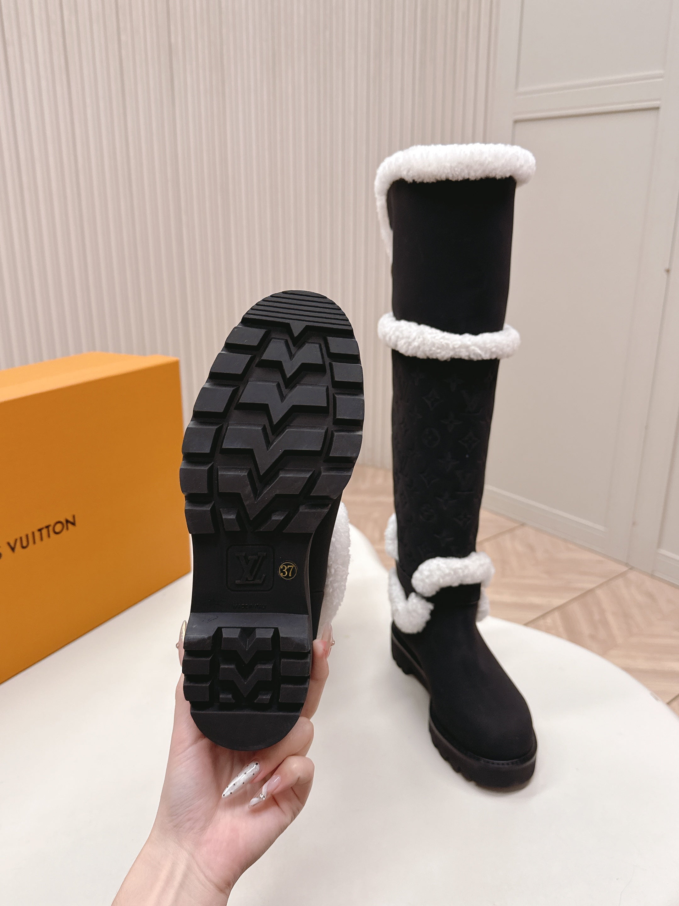 LV 2026 Territory Flat Thigh Boot Black White Nubuck Calf Leather 595433