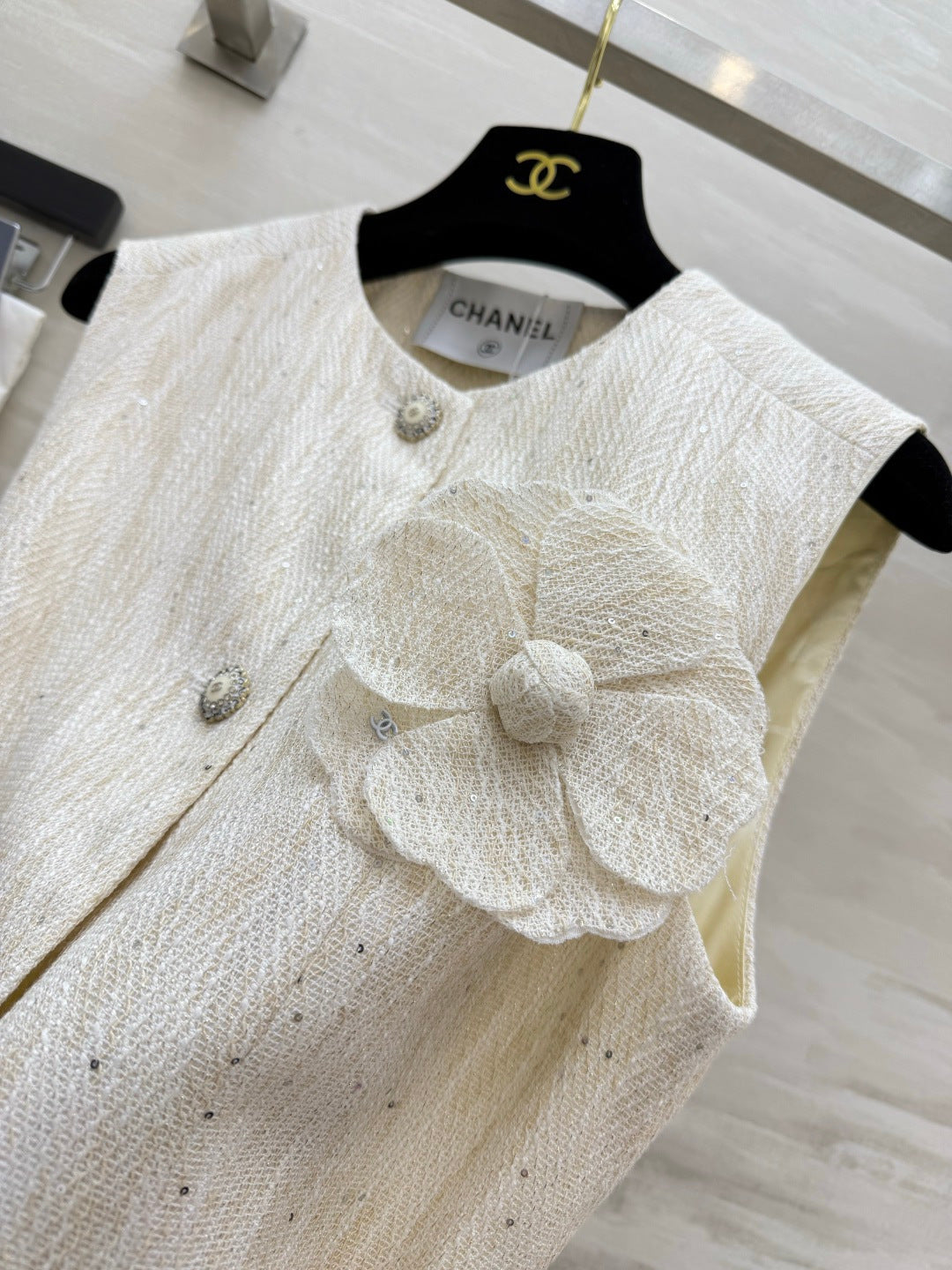 Chanel 2026 Vest Off-white Tweed 408524