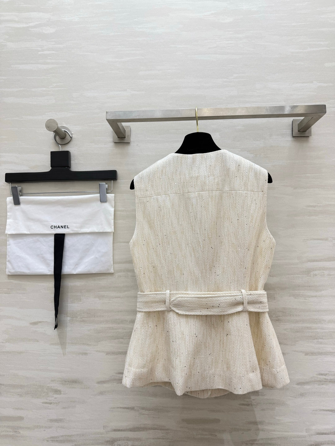 Chanel 2026 Vest Off-white Tweed 408524