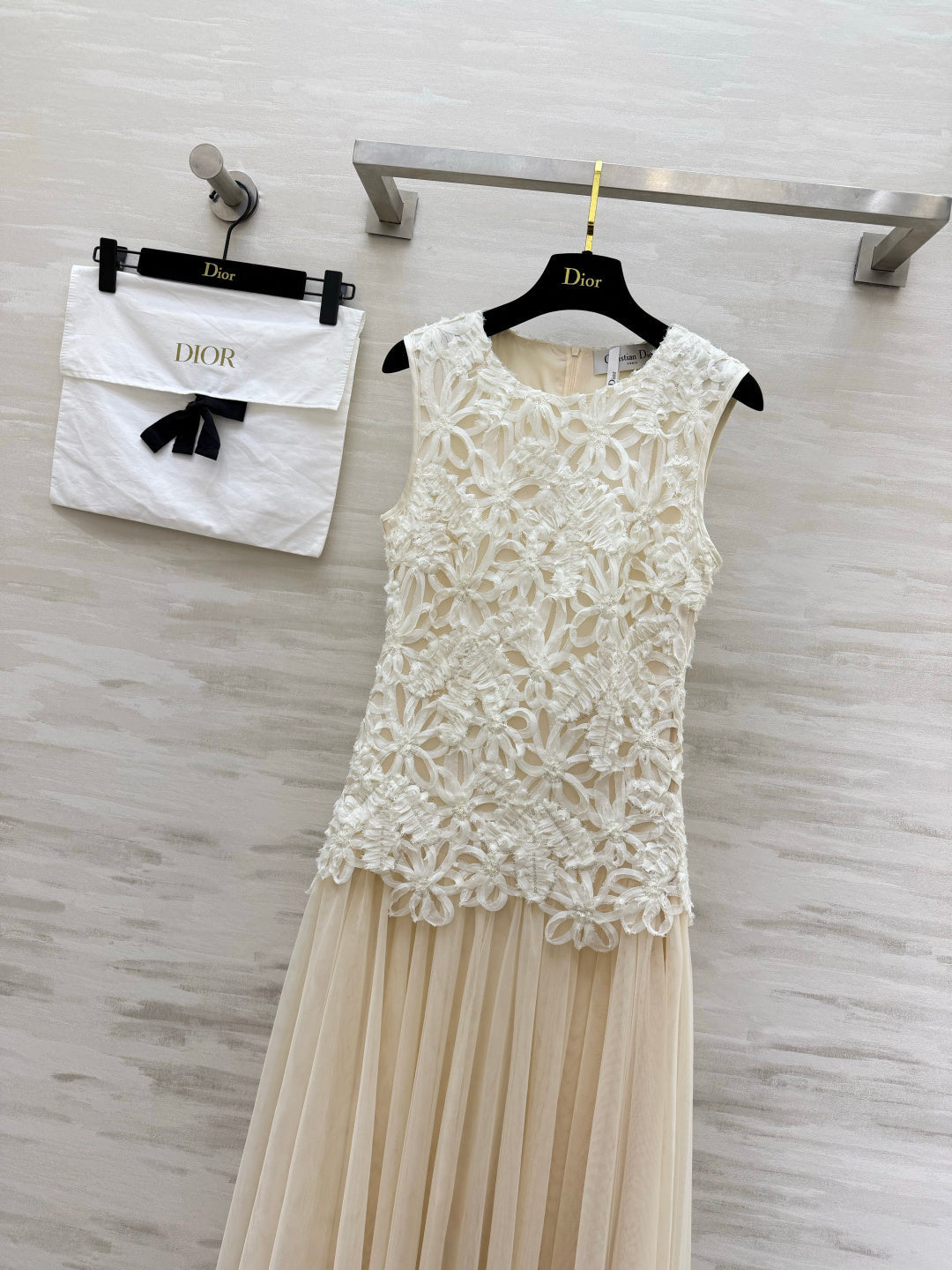 Dior 2026 Heavy-duty 3D Floral Sleeveless Maxi Dress Cream Lace Cotton 412117