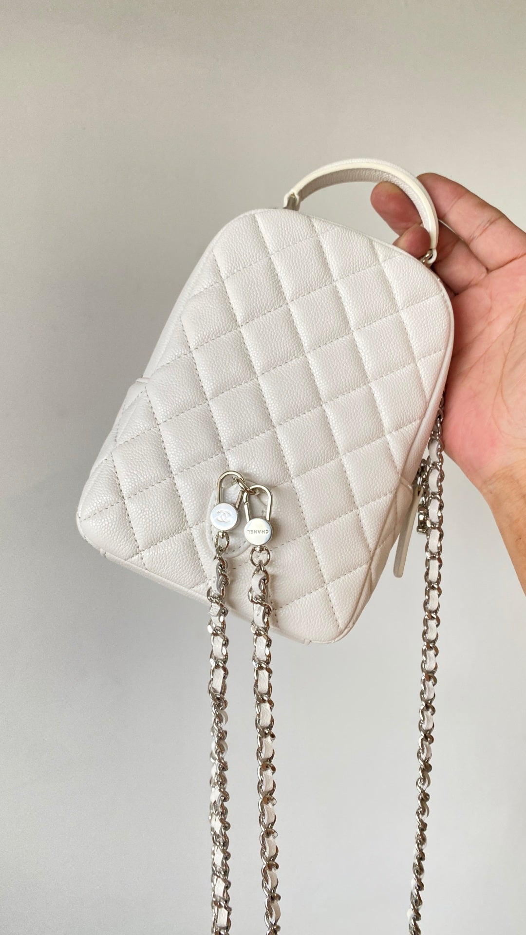 Chanel 25 Backpack 18cm White Caviar Leather