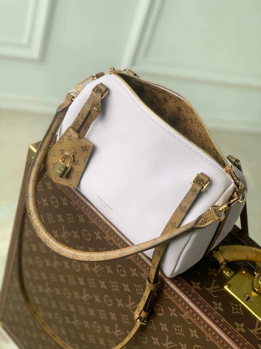 LV 2025 Express MM Bag 26cm Purple Taupe Calfskin 347428