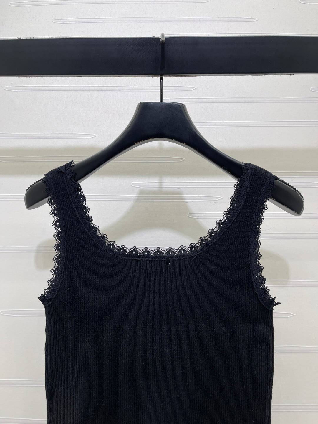 Chanel 2026 Lace-Trimmed Knit Vest Wool 771015