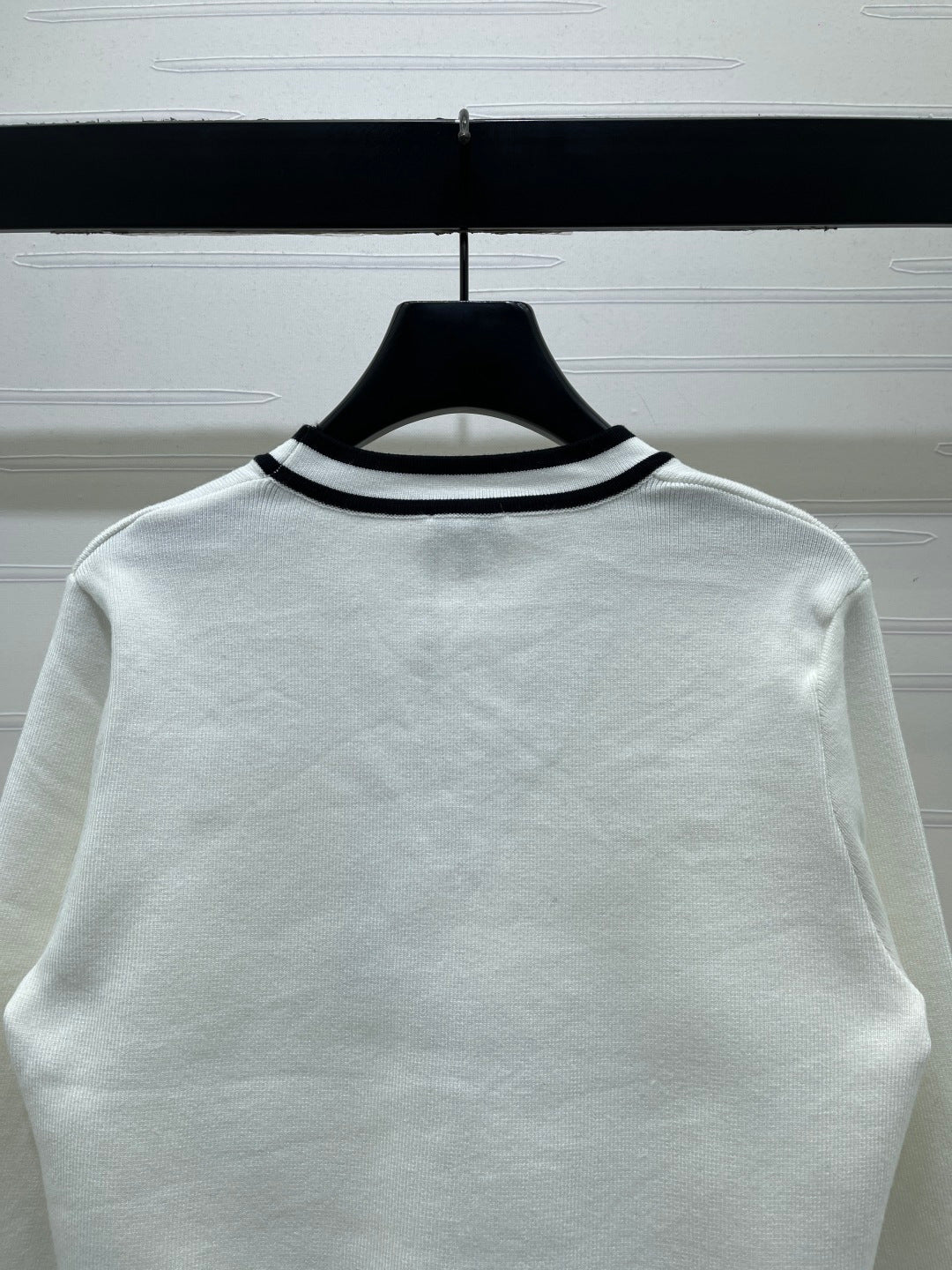 Chanel 2026 V-neck Knitted Long-sleeved Cardigan Wool 766458