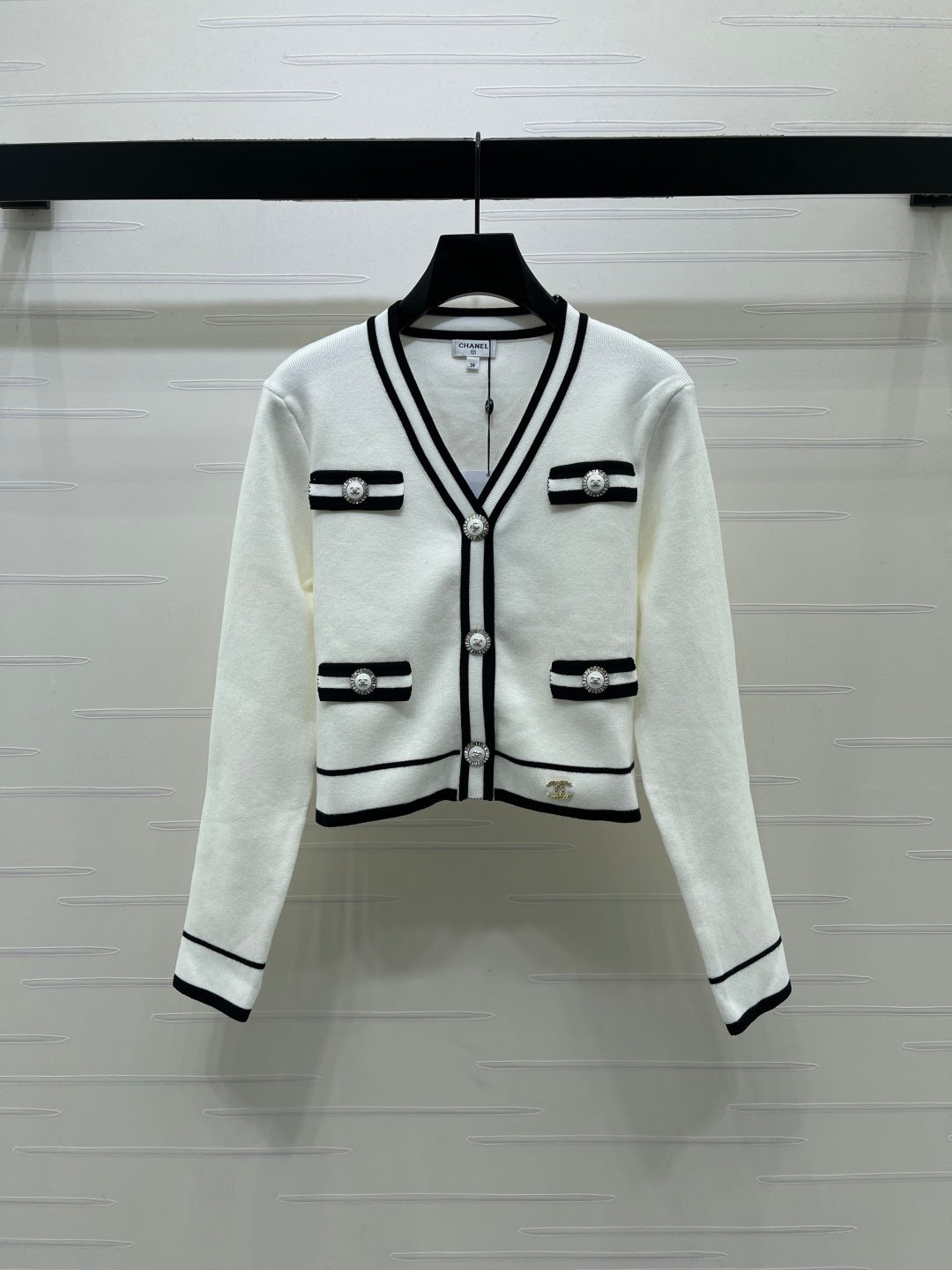 Chanel 2026 V-neck Knitted Long-sleeved Cardigan Wool 766458