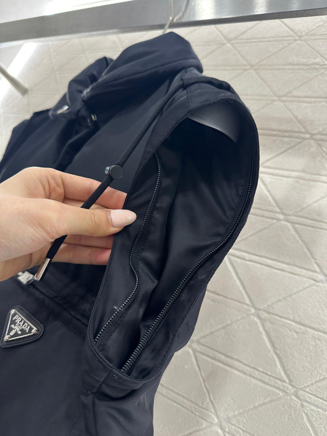 Prada 2025  Cropped Jacket With Detachable Sleeves Black Re-Nylon Down