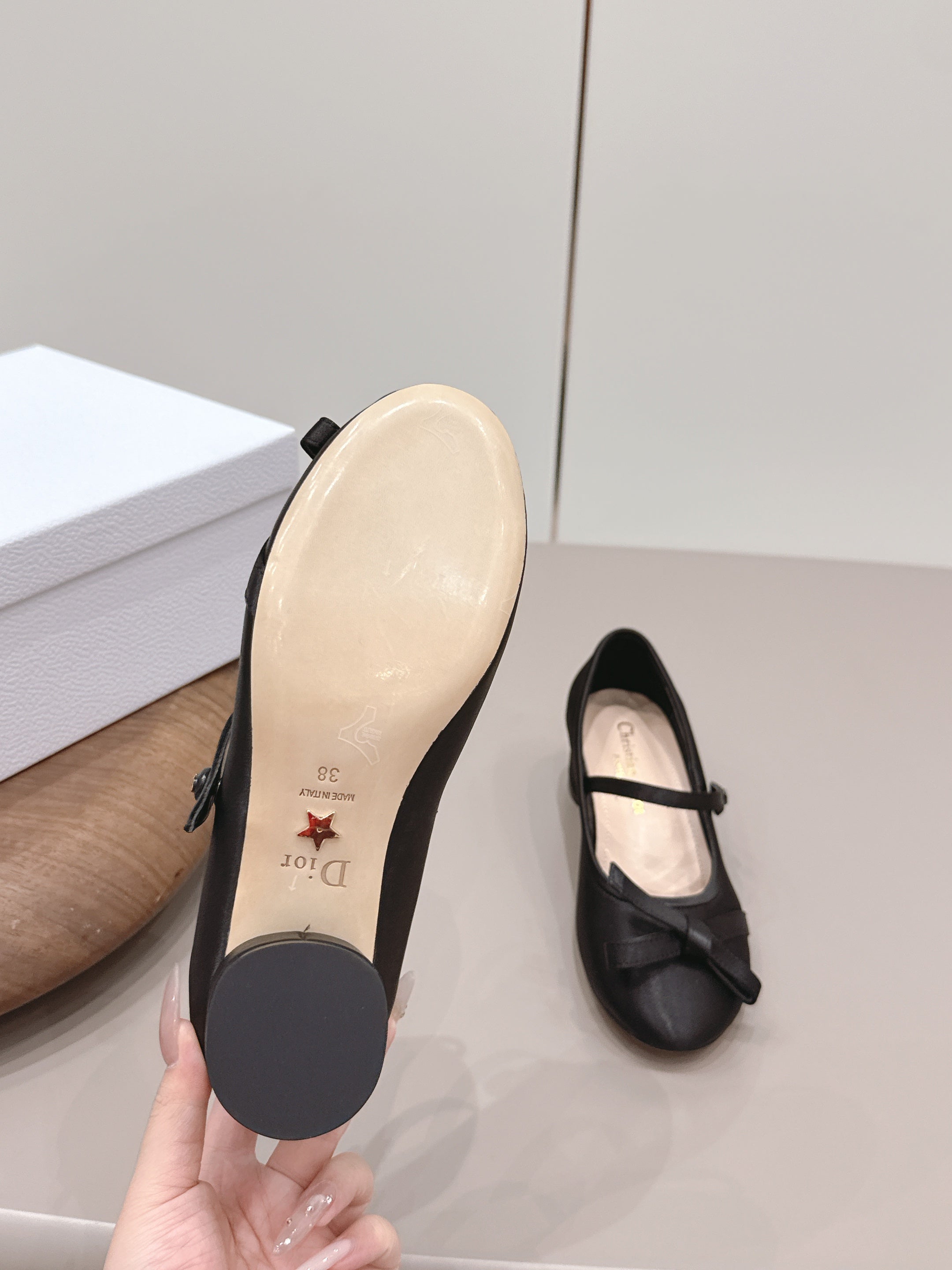 CD 26A Bow-tie Mary Jane 40 Sheepskin