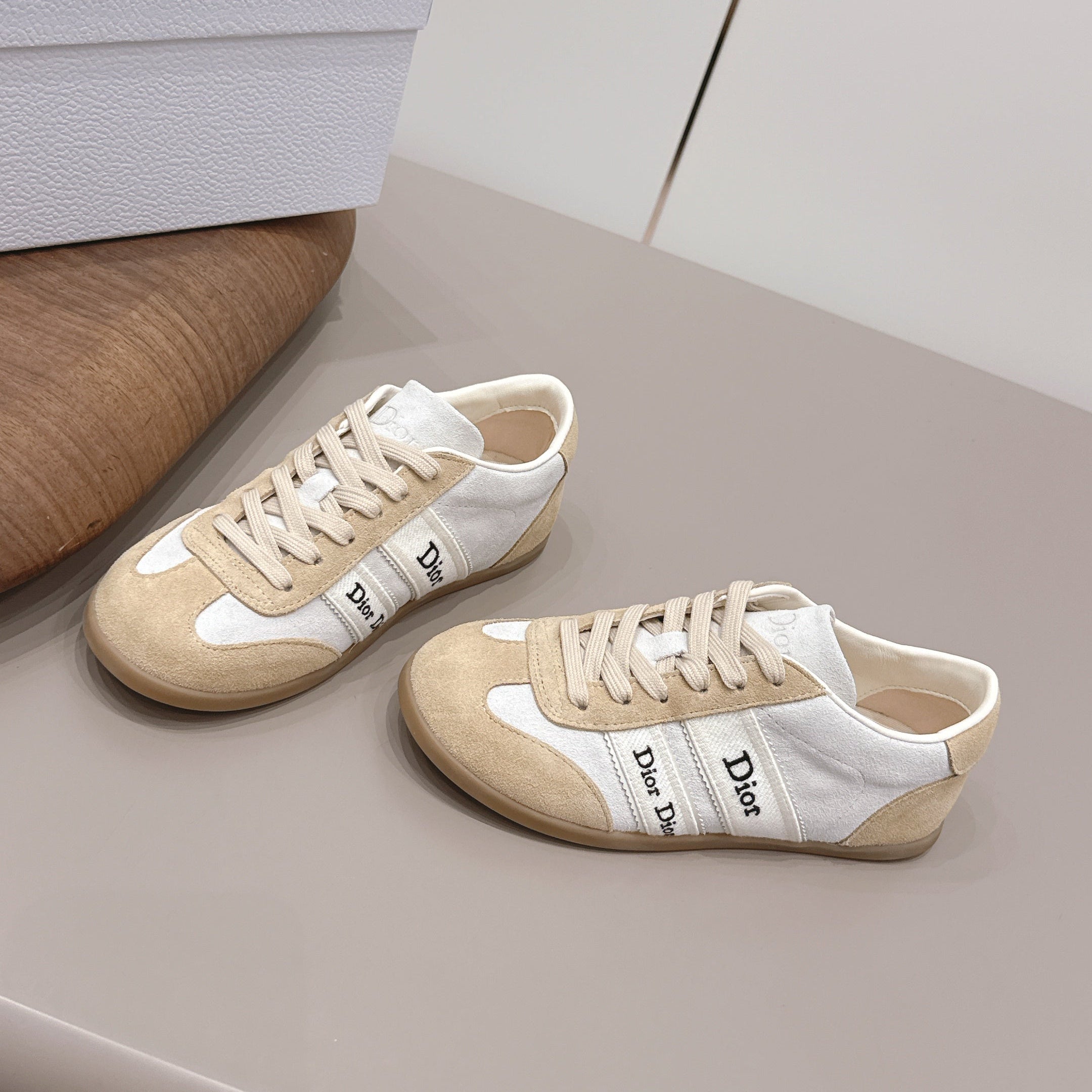 CD 26A Casual Sneakers Beige White Suede 739339