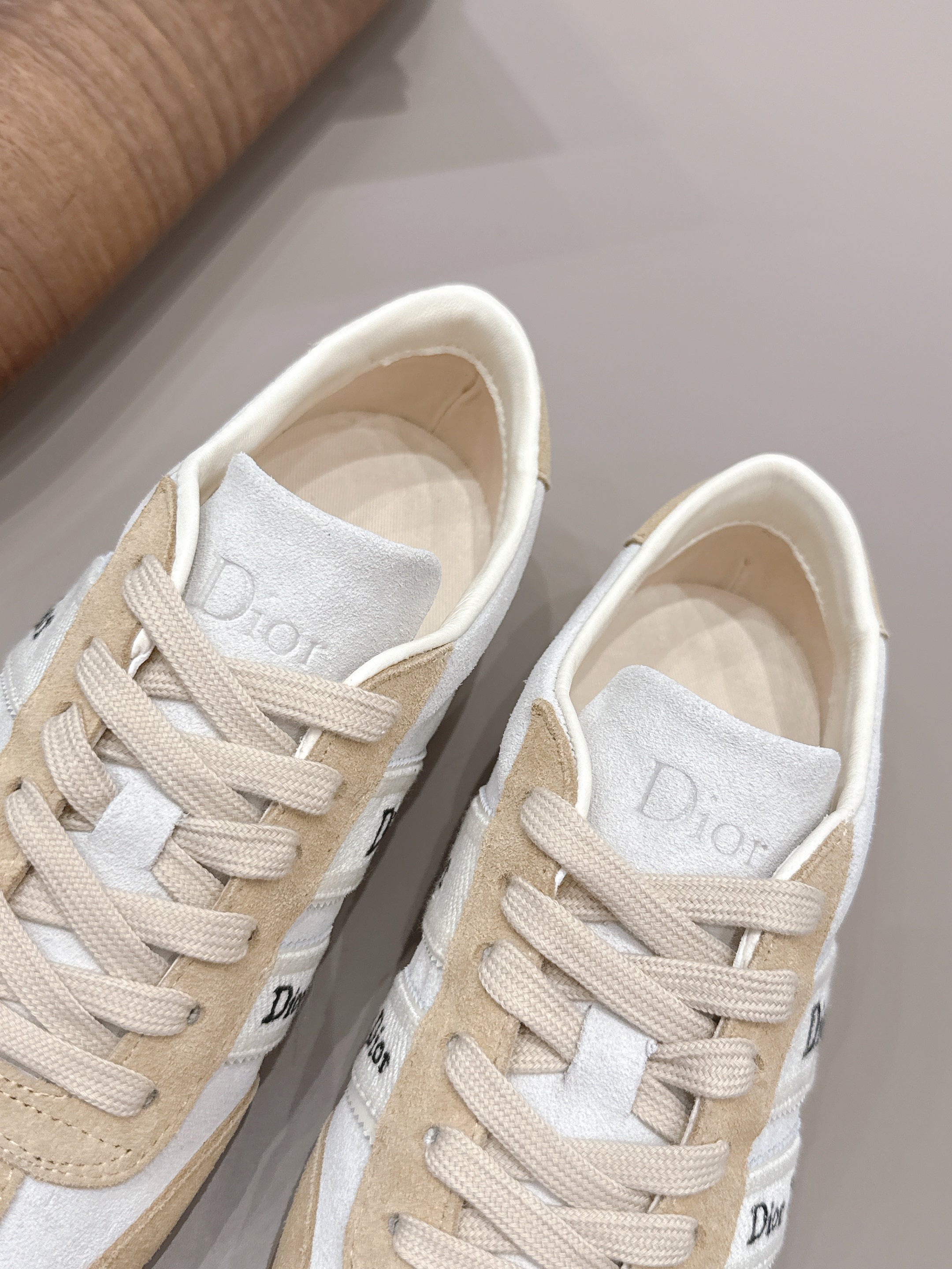 CD 26A Casual Sneakers Beige White Suede 739339