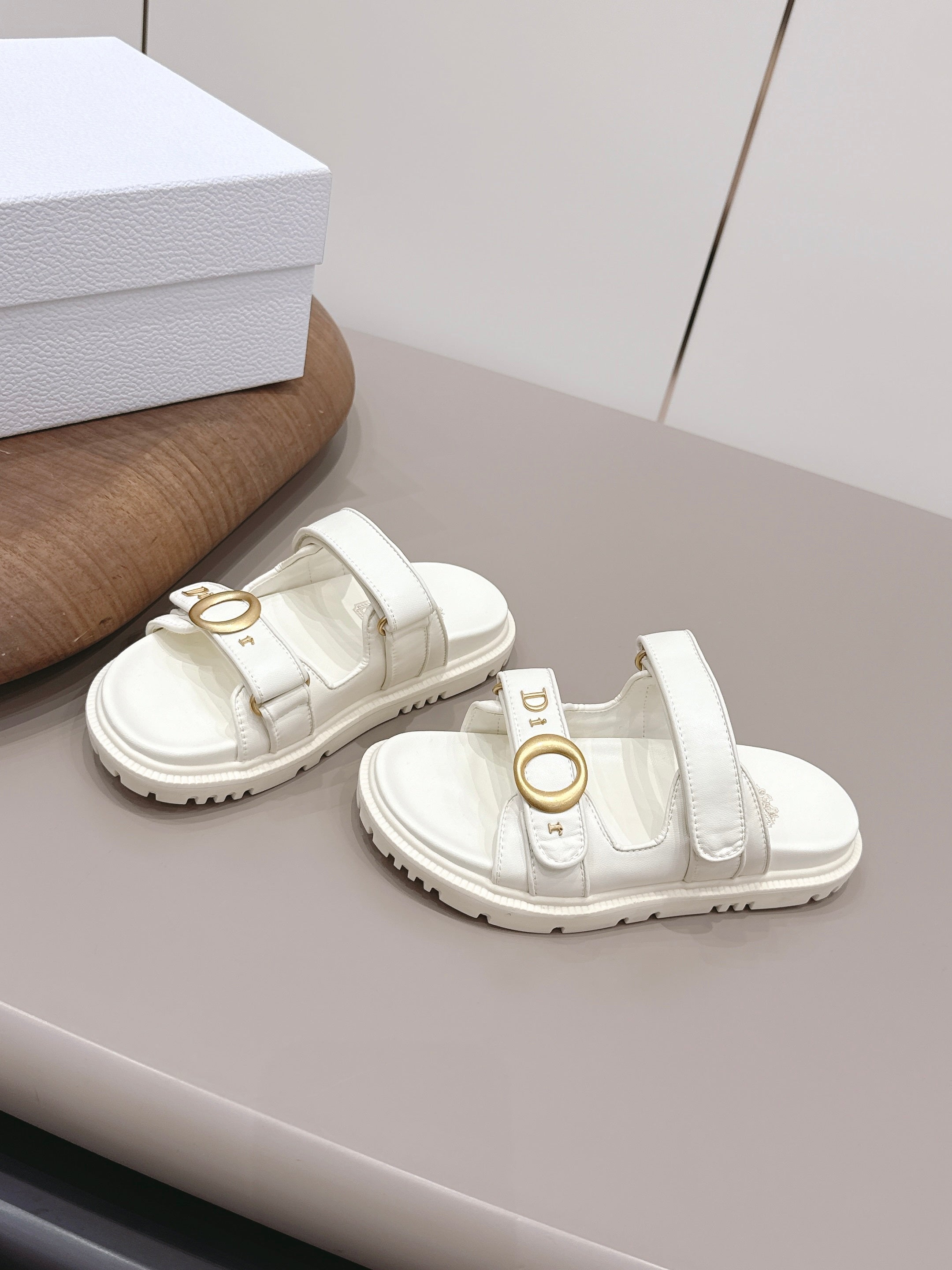 CD 26A Sandal Sheepskin Gold Buckle