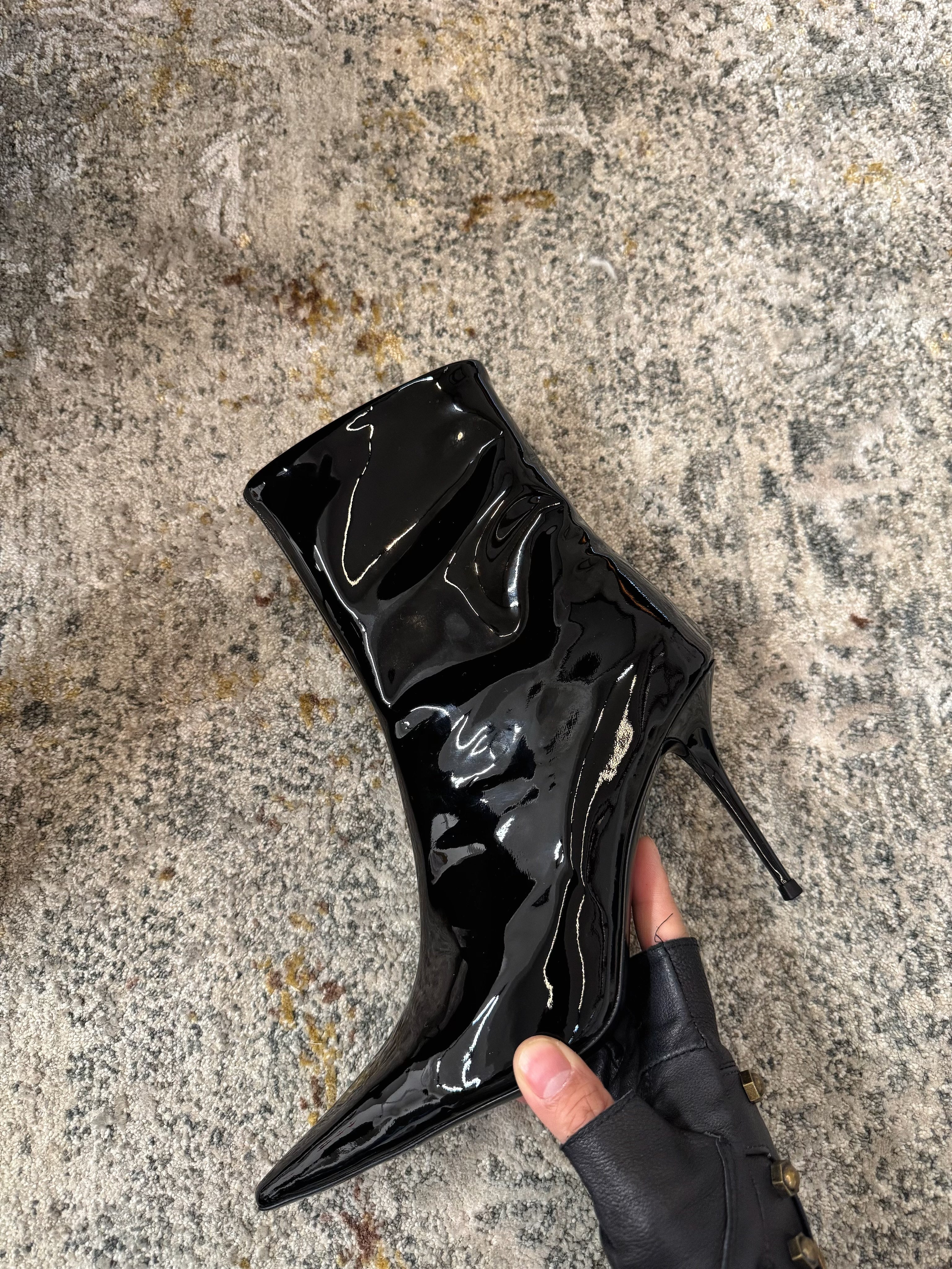 YSL 2025 Short Boot Black Patent Leather 571303