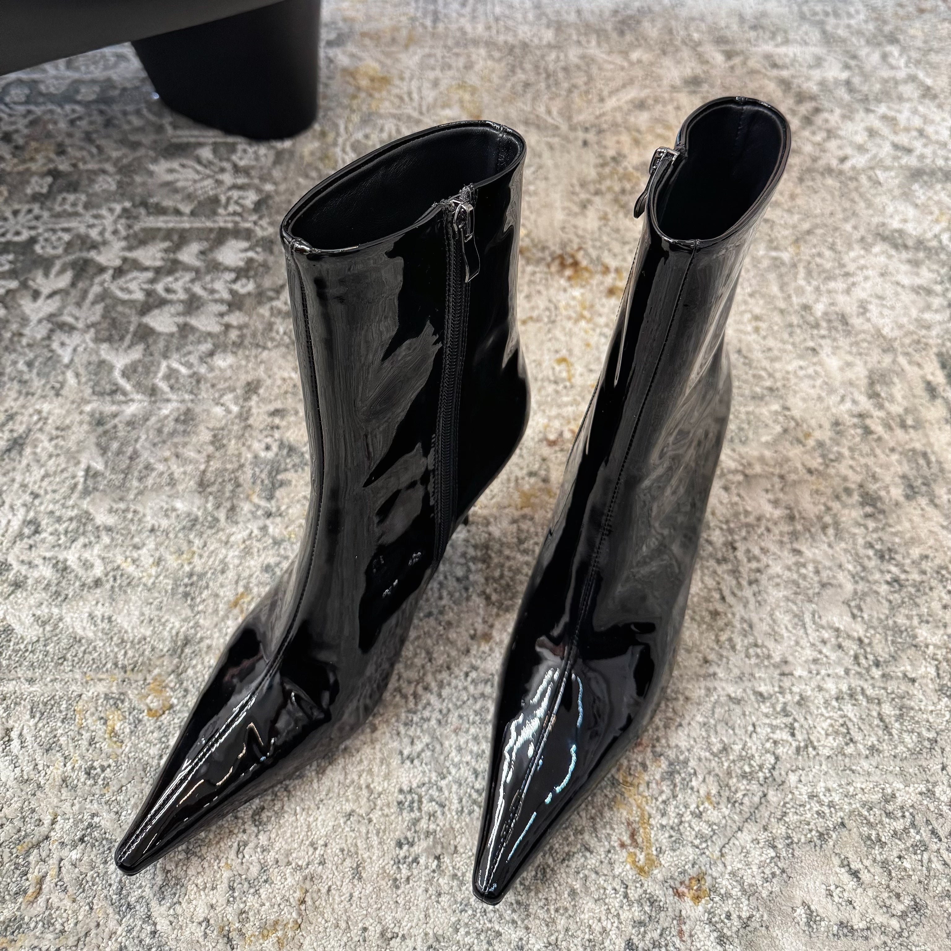 YSL 2025 Short Boot Black Patent Leather 571303