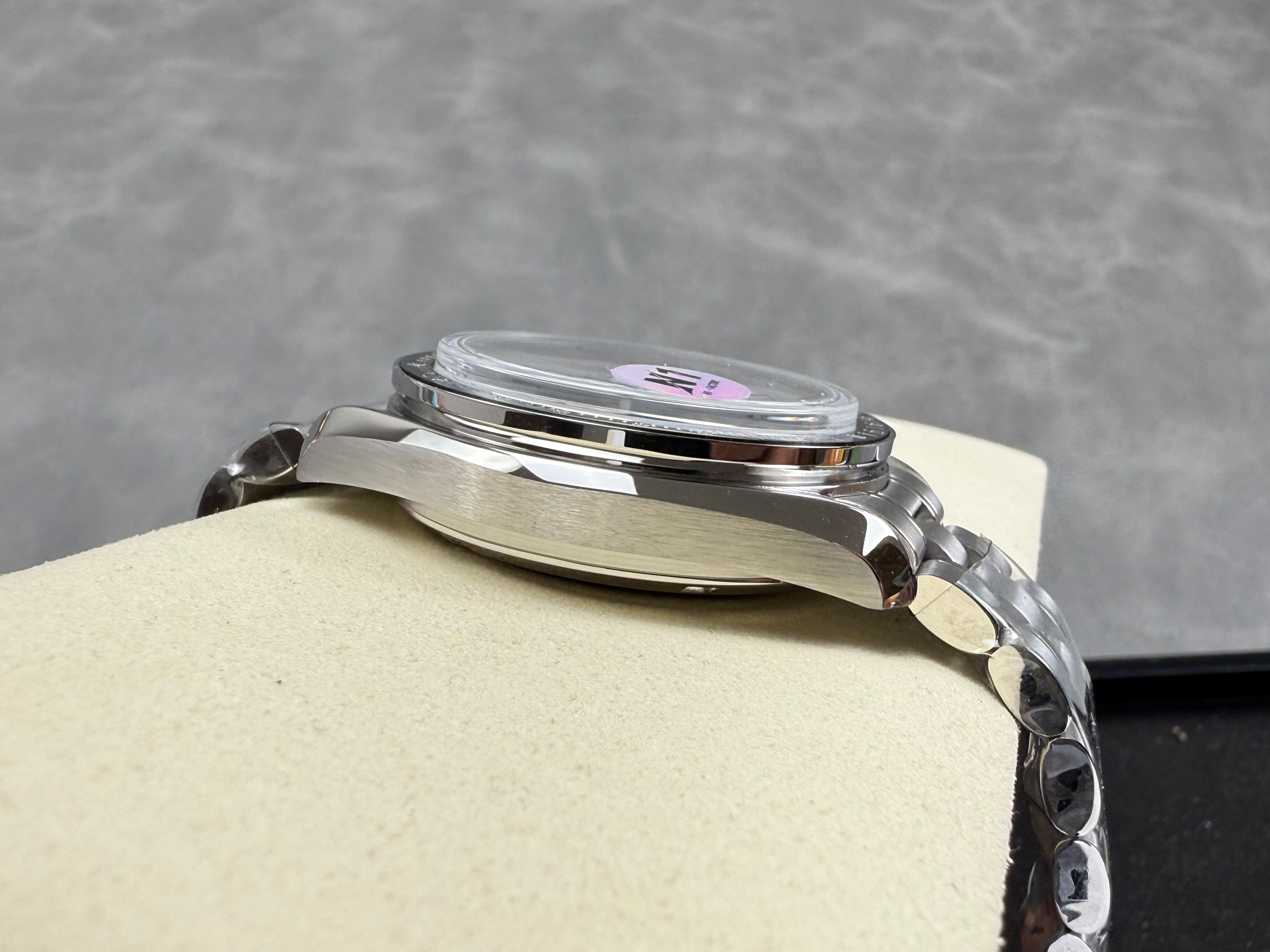 Omega Speedmaster Professional Moonwatch 42mm Stainless Steel Strap White Dial
