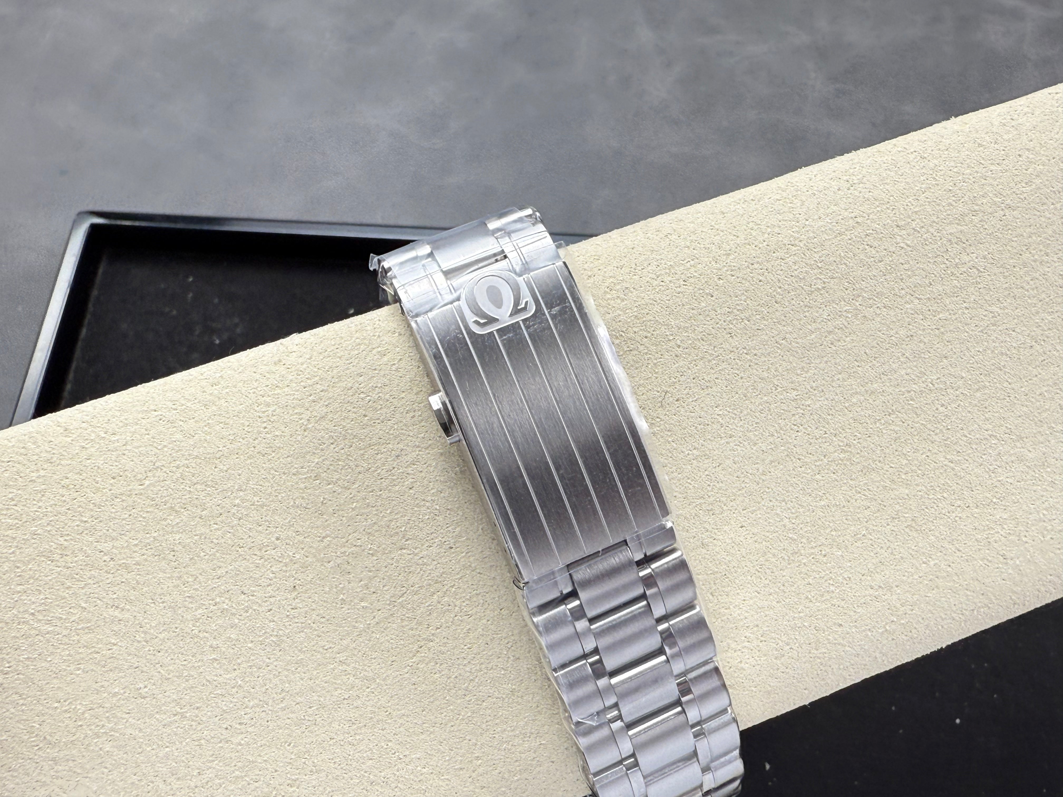 Omega Speedmaster Professional Moonwatch 42mm Stainless Steel Strap White Dial
