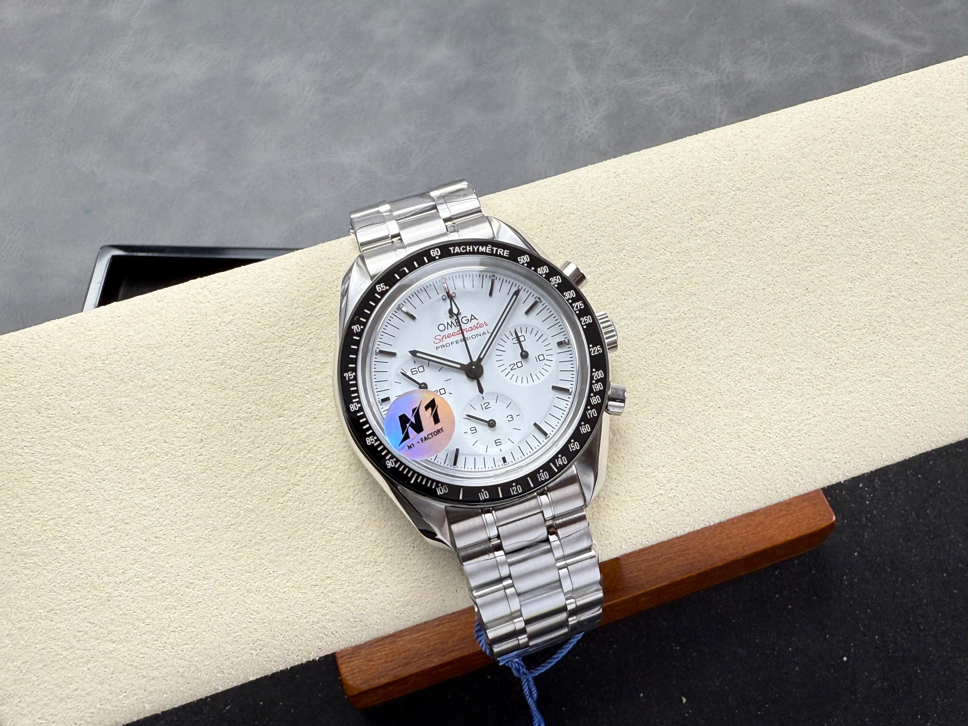 Omega Speedmaster Professional Moonwatch 42mm Stainless Steel Strap White Dial