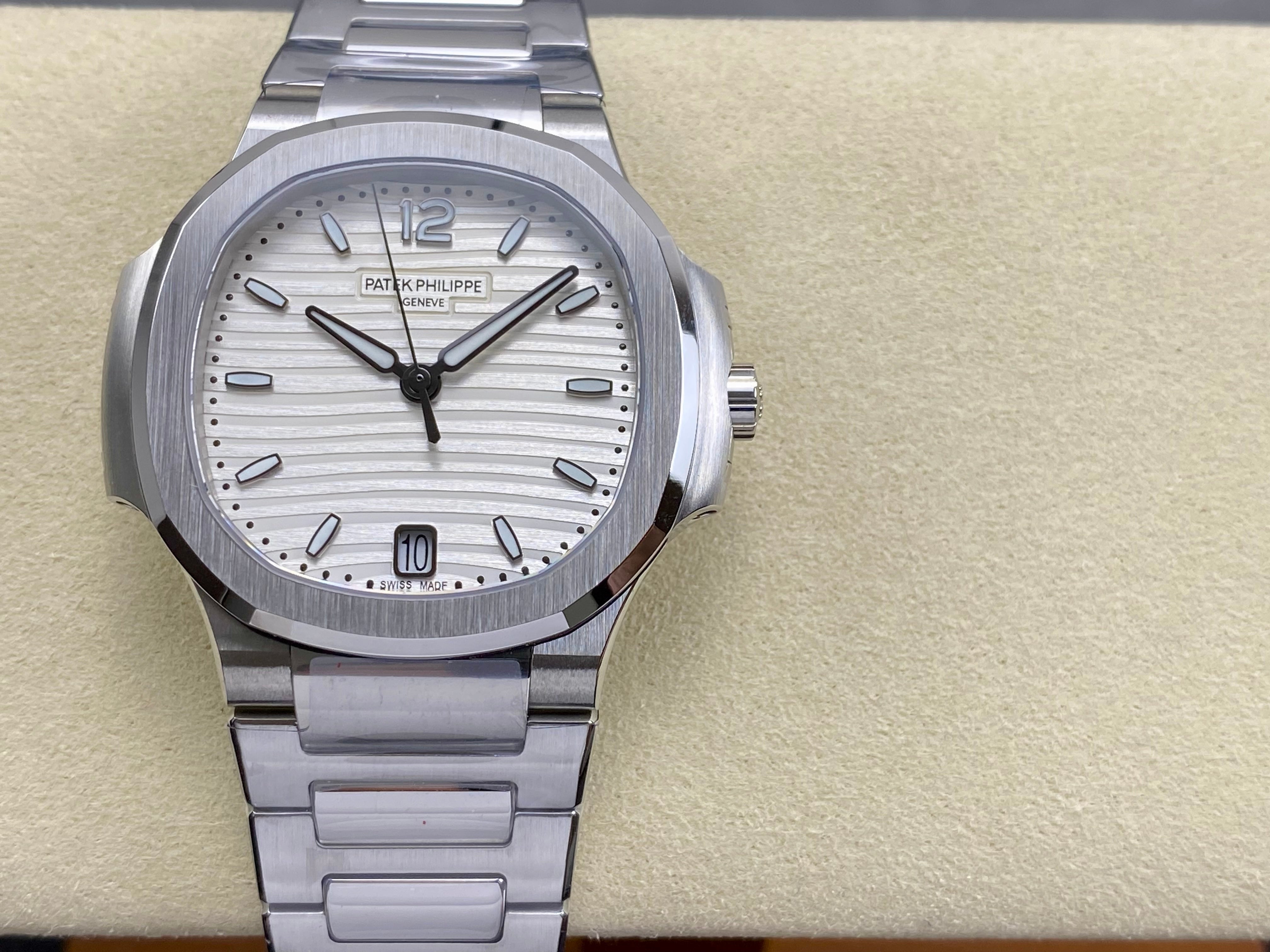 Patek Philippe Nautilus 35mm Cream Dial Sliver Case