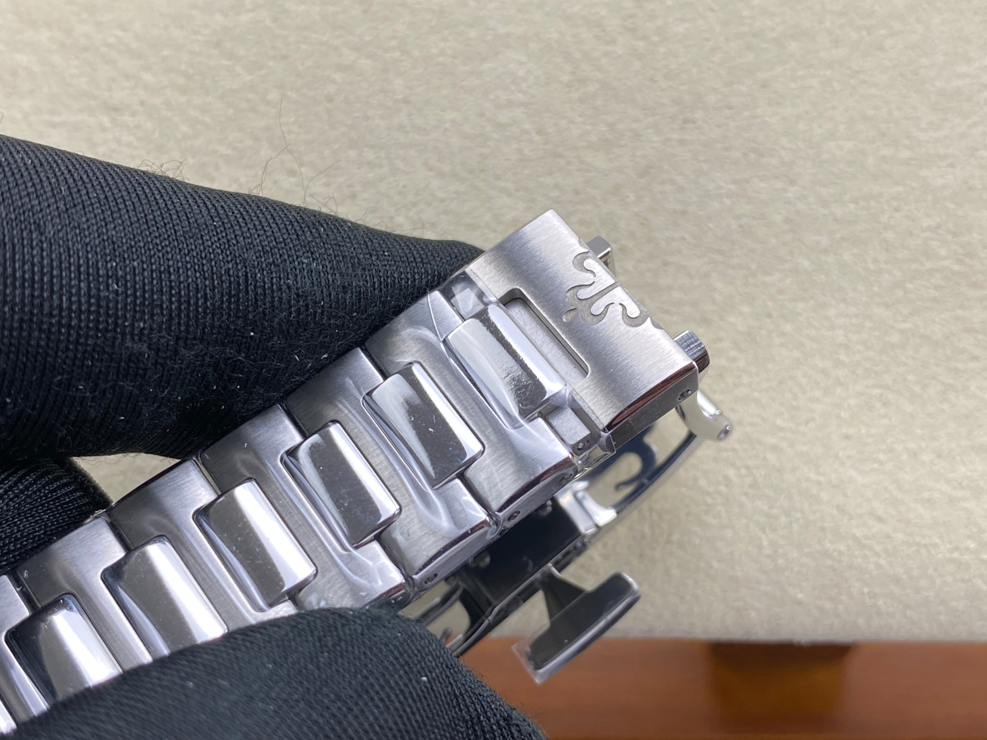Patek Philippe Nautilus 35mm Cream Dial Sliver Case