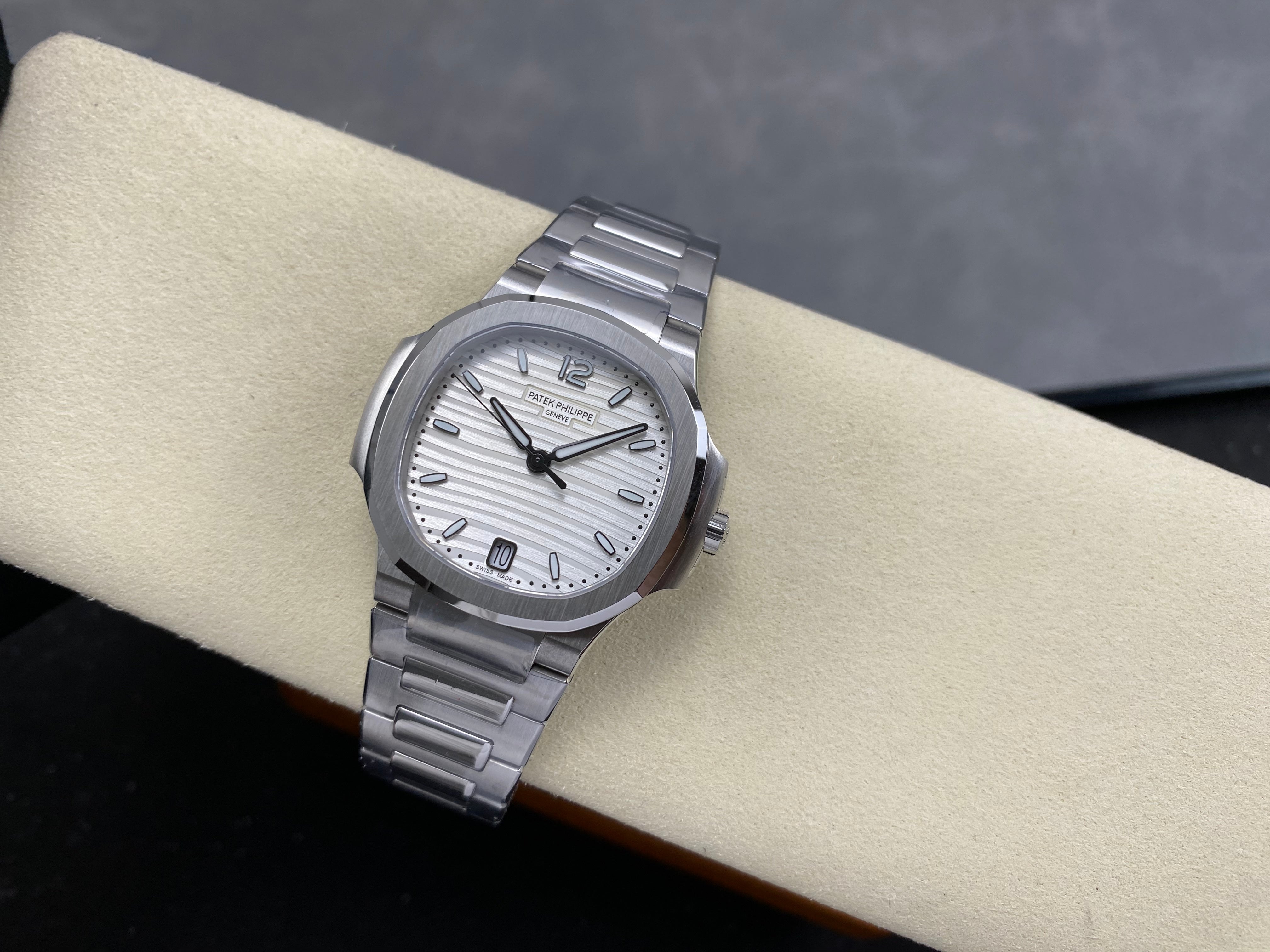 Patek Philippe Nautilus 35mm Cream Dial Sliver Case