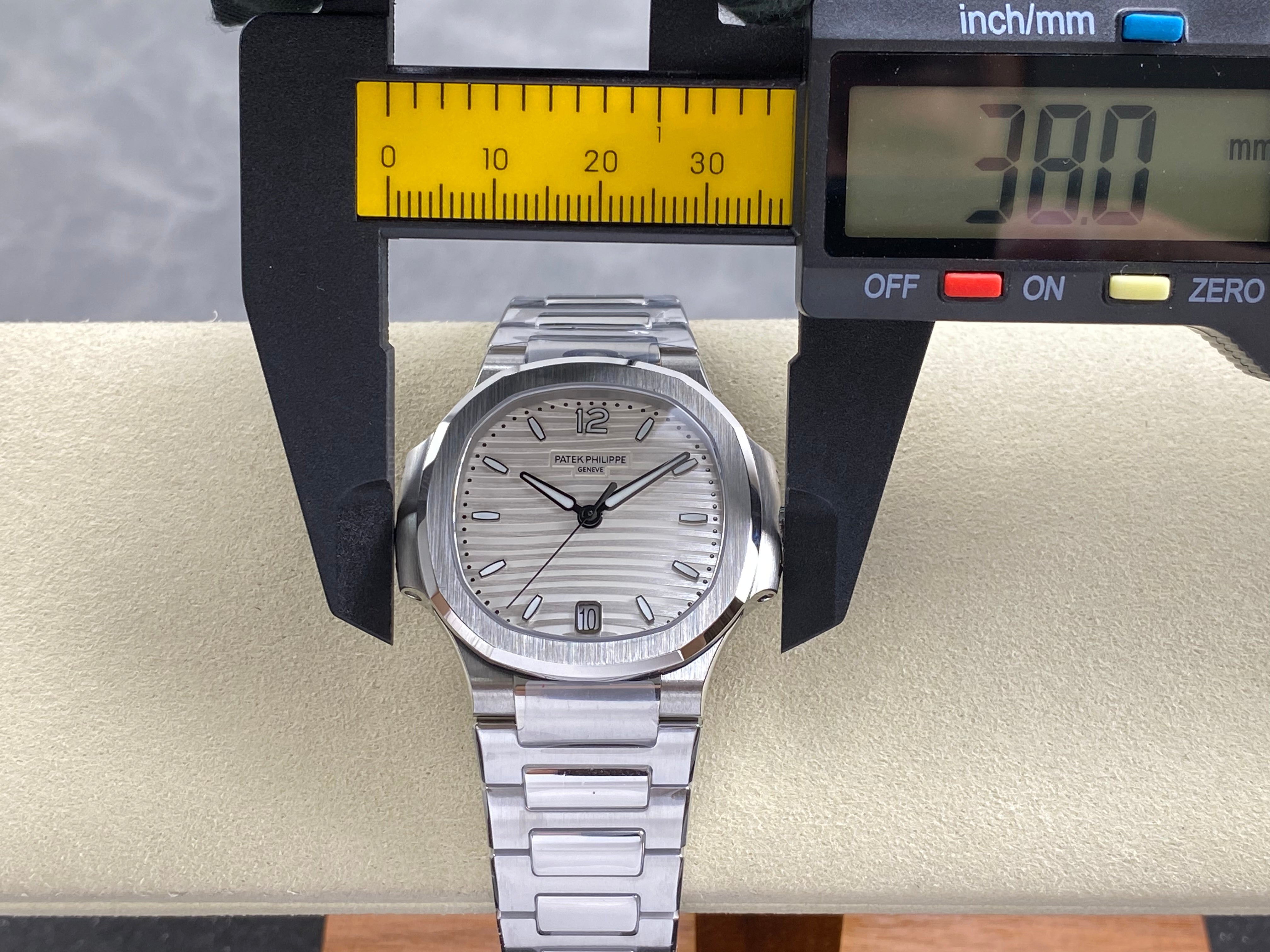 Patek Philippe Nautilus 35mm Cream Dial Sliver Case