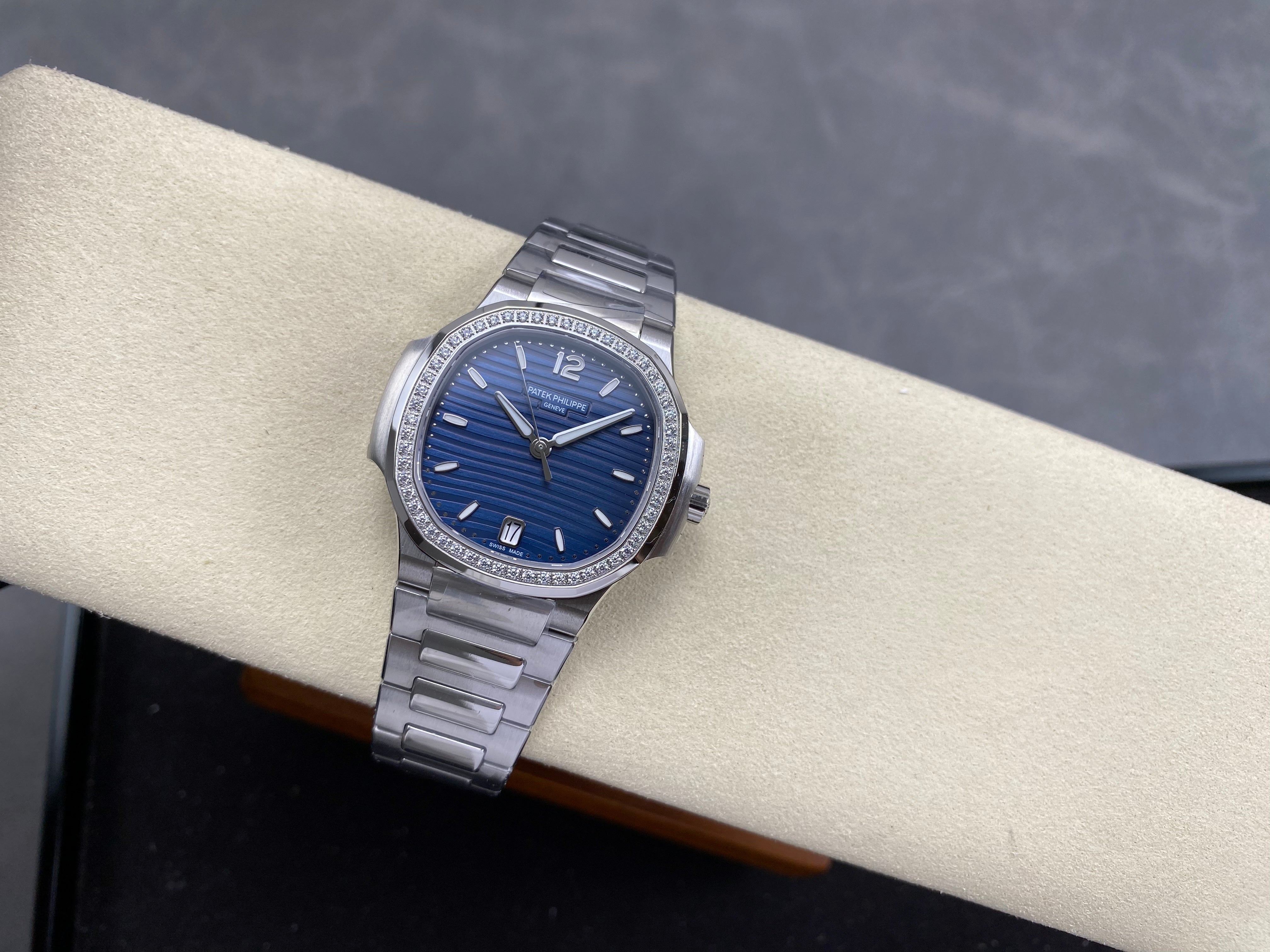 Patek Philippe Nautilus 35mm Blue Dial Sliver Case Diamond Bezel