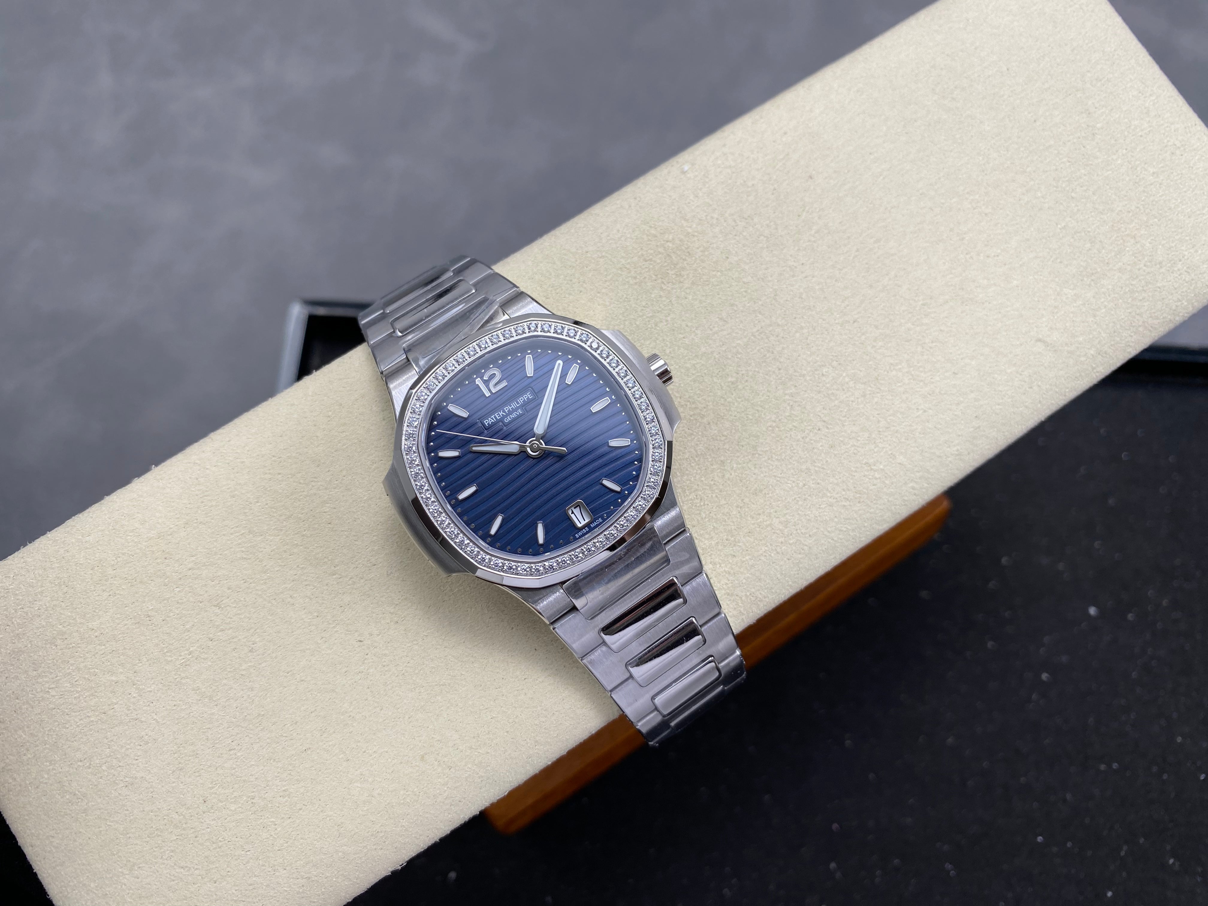 Patek Philippe Nautilus 35mm Blue Dial Sliver Case Diamond Bezel