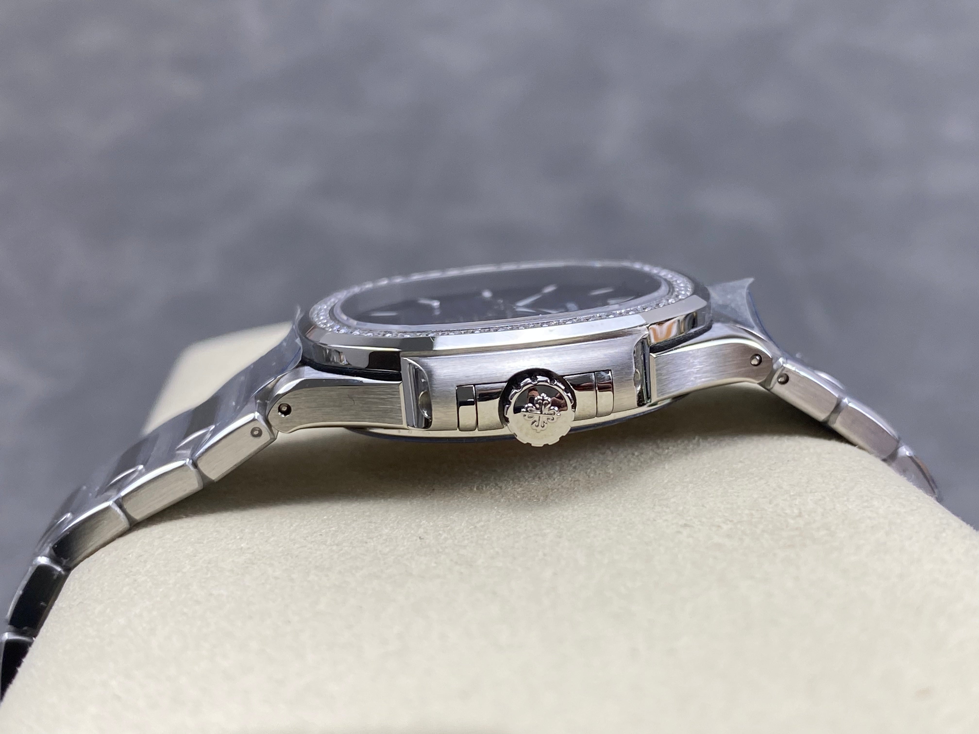 Patek Philippe Nautilus 35mm Blue Dial Sliver Case Diamond Bezel