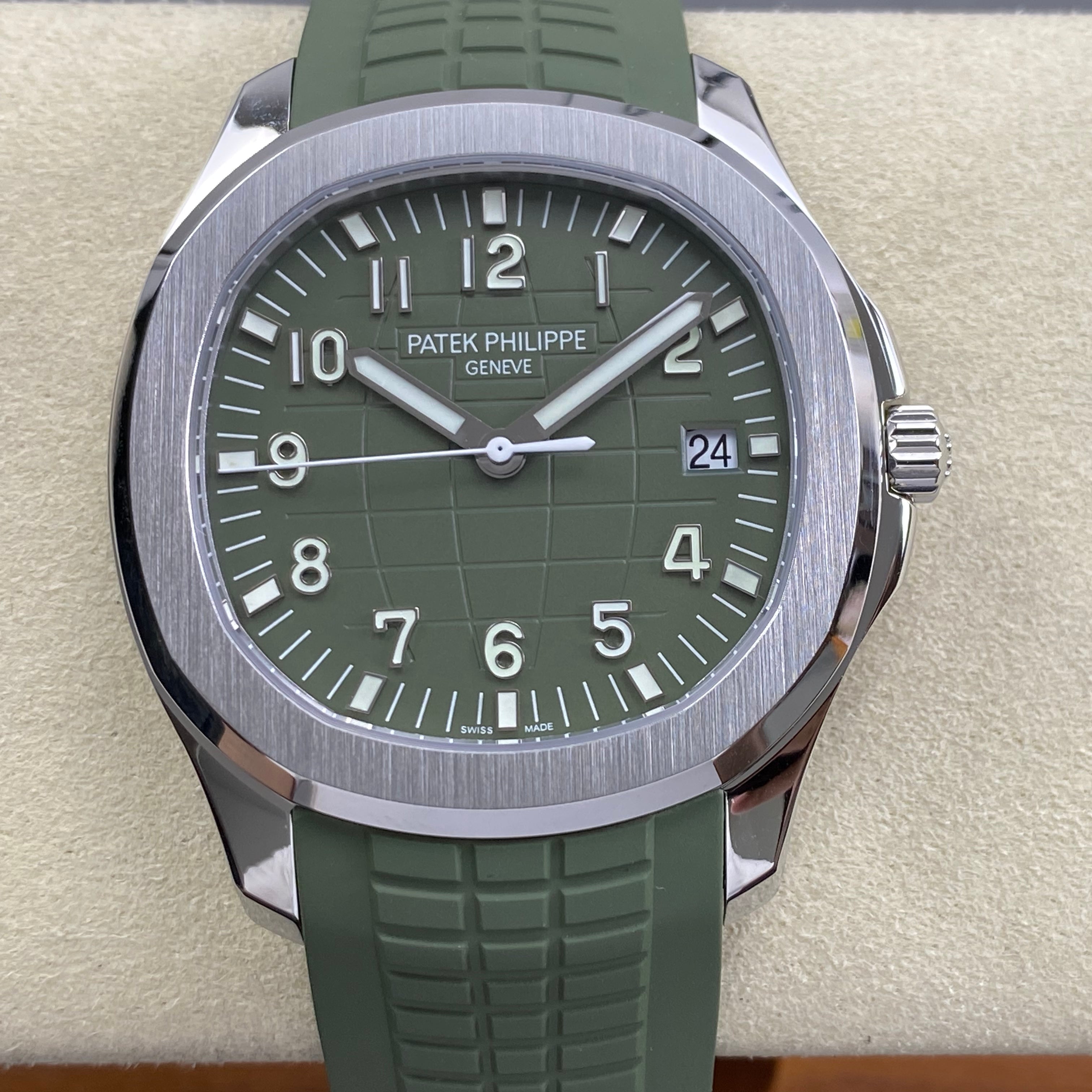 Patek Philippe Aquanaut 42mm Green Dial Green Rubber Strap