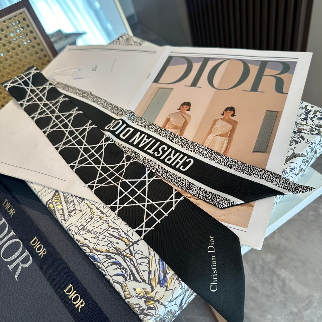 CC  Twilly Mini Scarf 120cm Black Mulberry Silk 945731