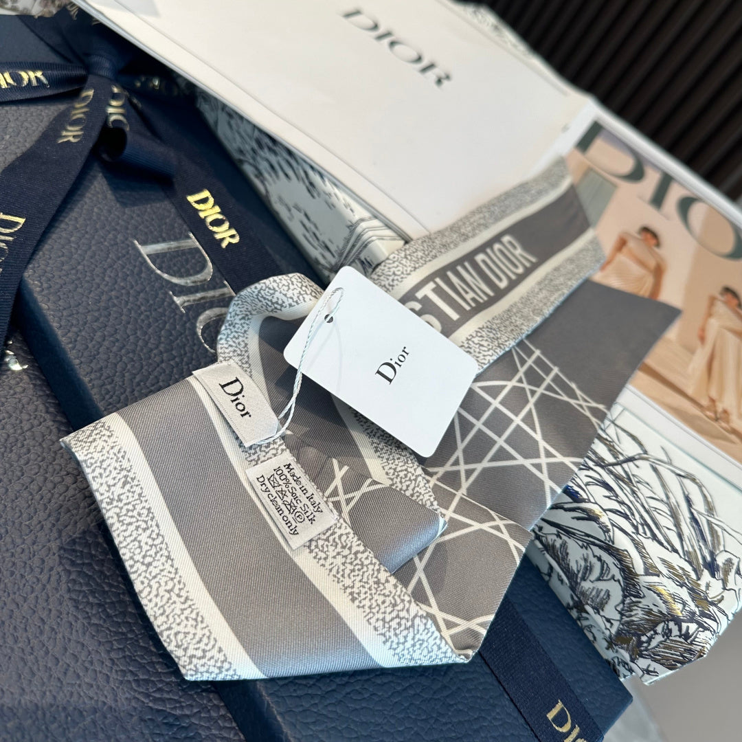 CC  Twilly Mini Scarf 120cm Gray Mulberry Silk 945732