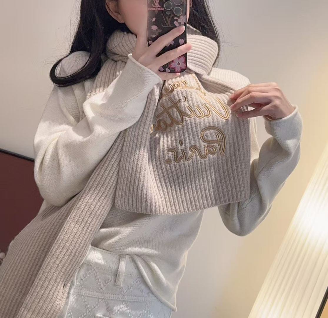 LV Exclusive Scarf 180cm Light Beige Wool 978803