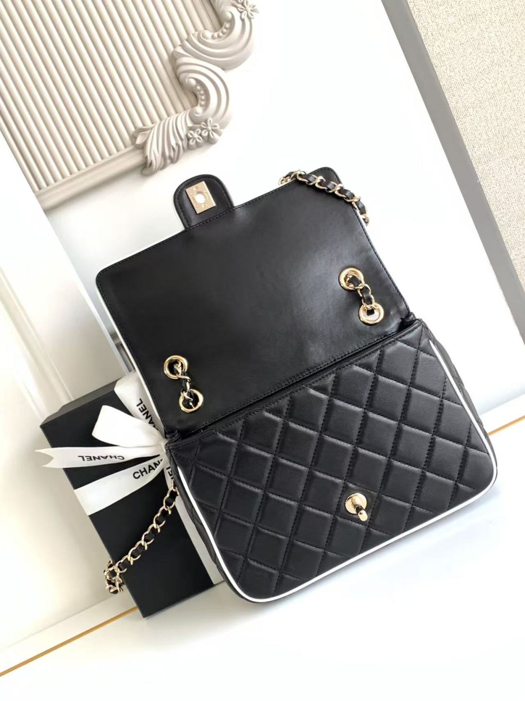 CC 25P Mini Flap Bag 23cm Black White Calfskin
