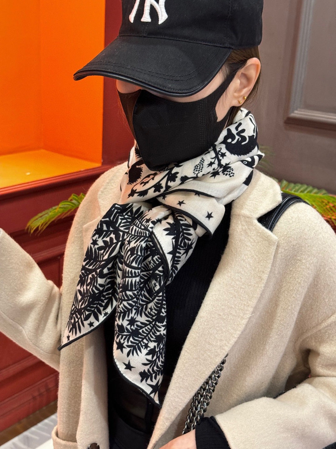 HM 25s Scarf 140cm Black White Cashmere Silk 962471