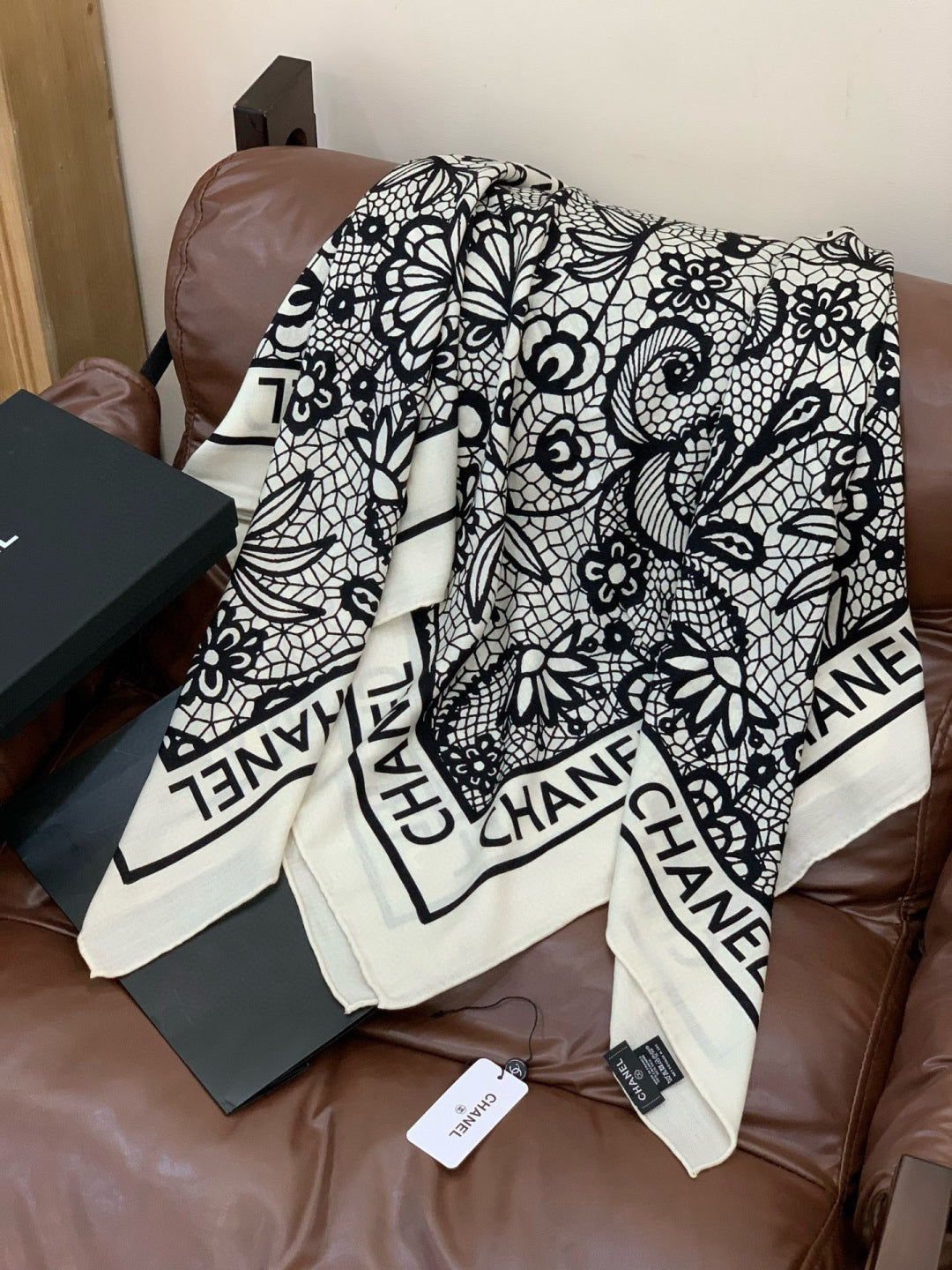 CC 25 Scarf 135cm White  Black Cashmere Mulberry Silk 965404